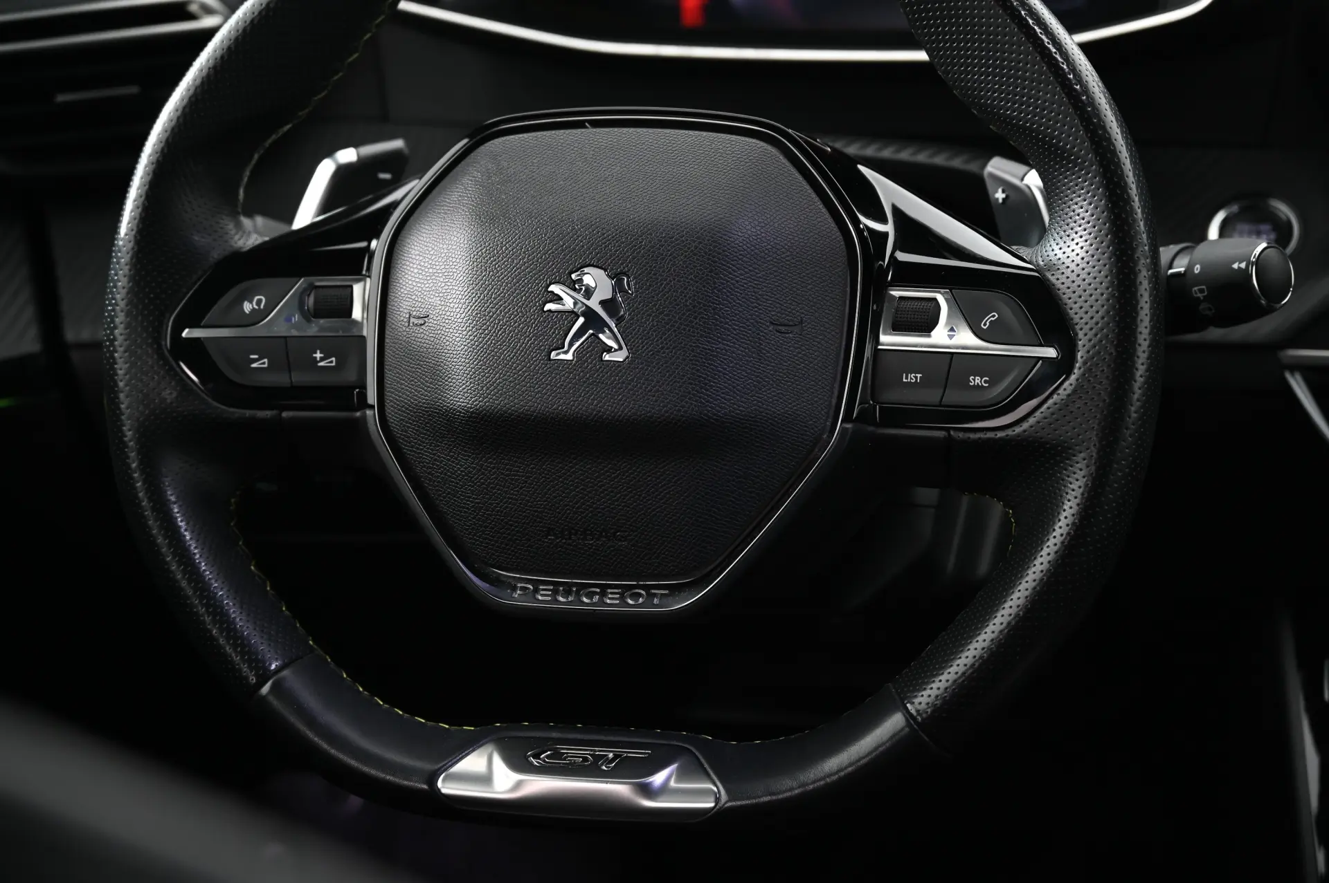 Peugeot 2008 1.2 PureTech GT EAT8 18