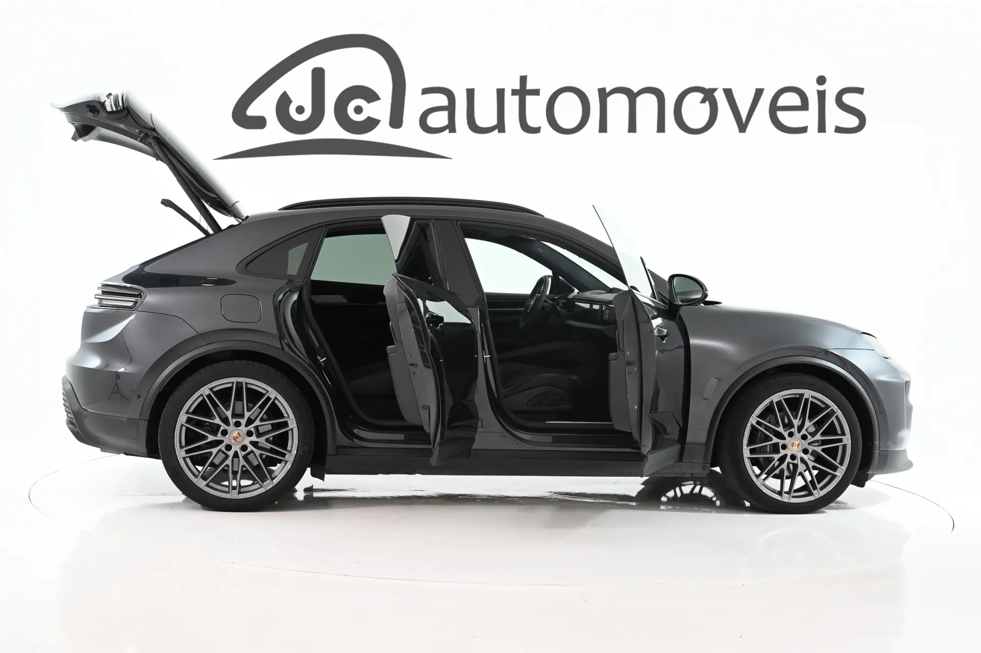 Porsche Macan Electric 4 6