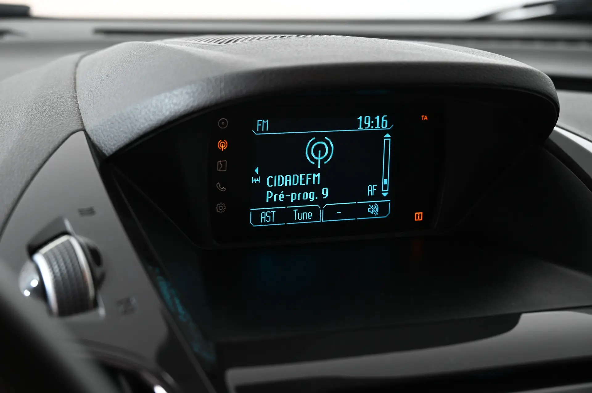 Ford Tourneo Courier 1.0 EcoBoost Titanium 18