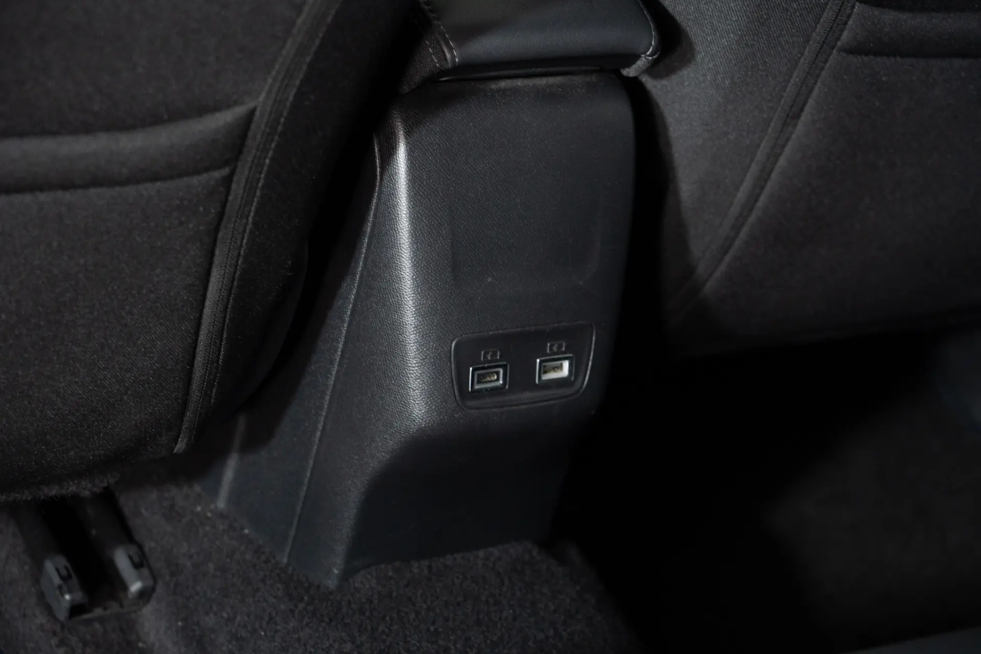 Peugeot 2008 1.2 PureTech Allure Pack EAT8 34