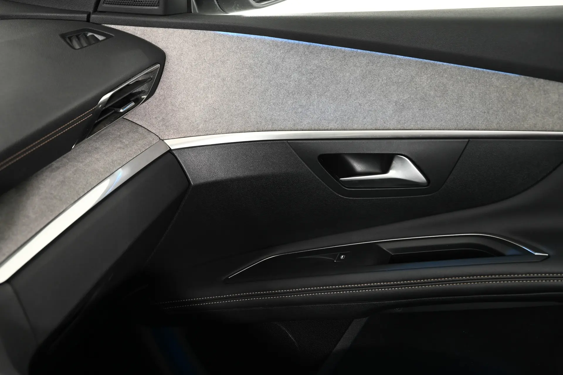 Peugeot 3008 1.6 Hybrid GT e-EAT8 23