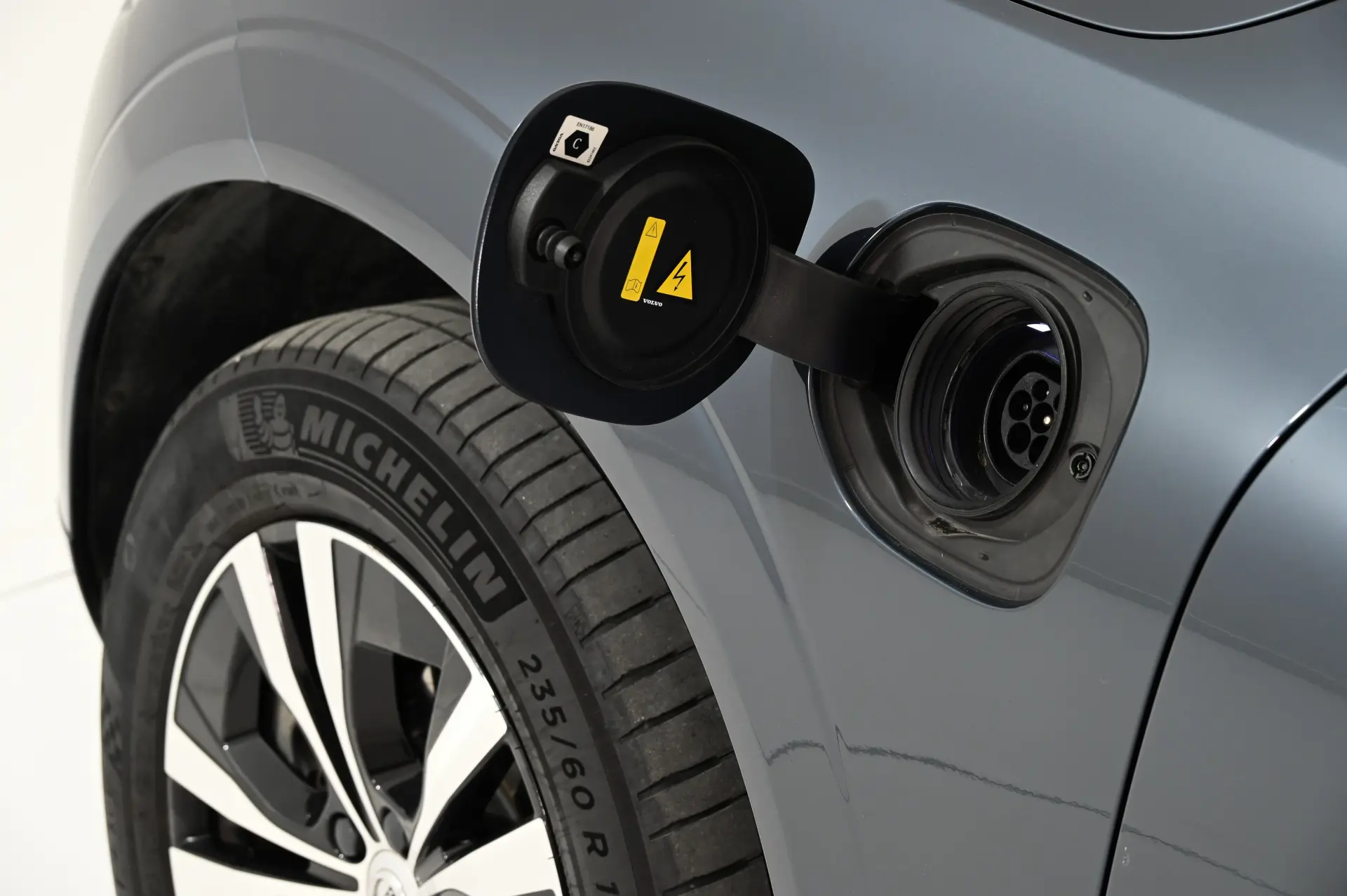 Volvo XC 60 2.0 T6 PHEV Inscription Expression AWD 16