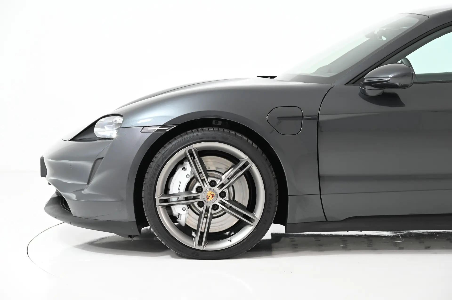 Porsche Taycan Sport Turismo 4S 12