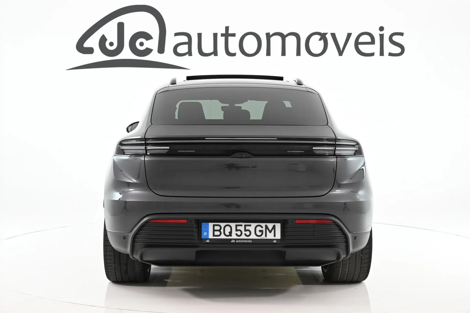 Porsche Macan Electric 4 8