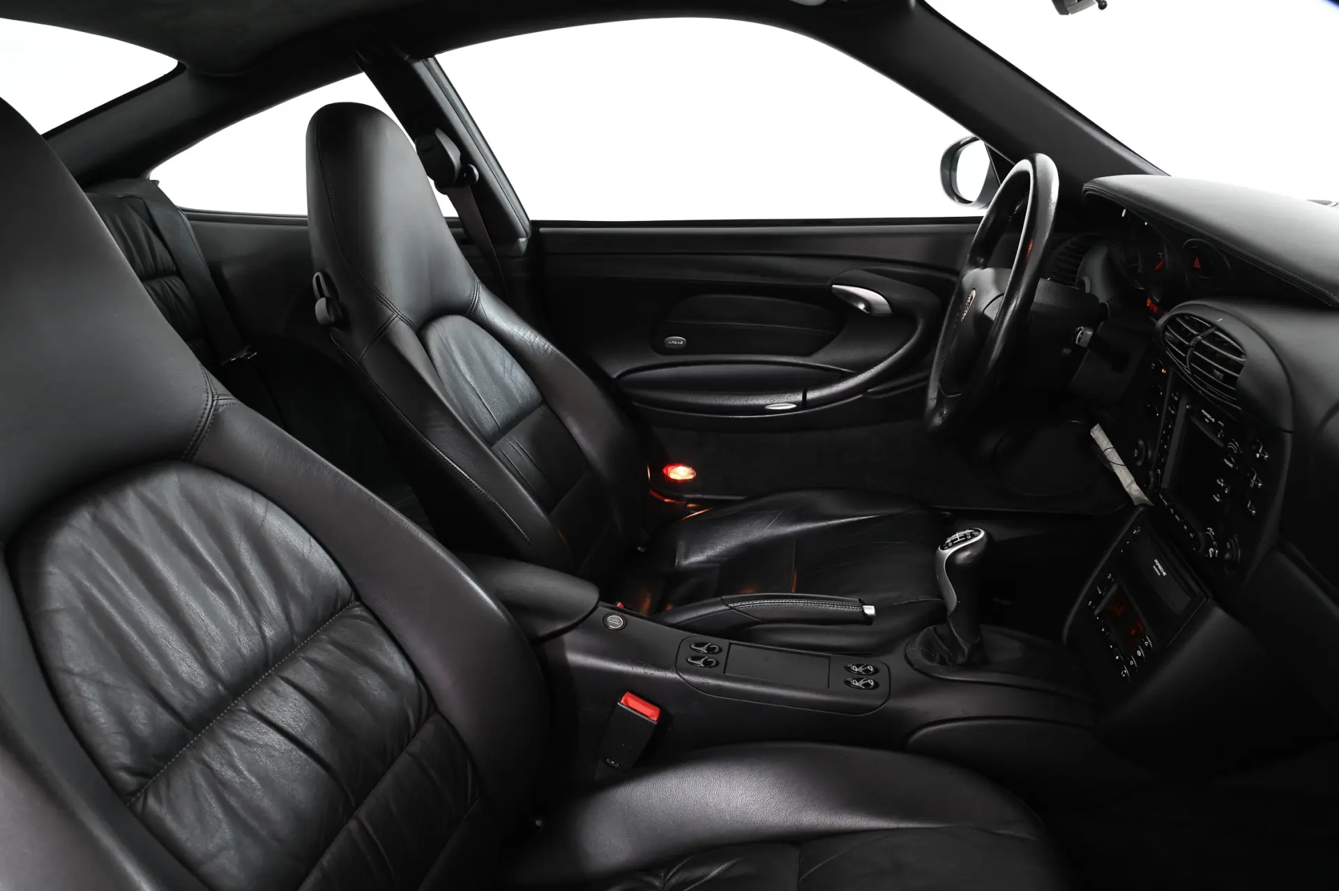 Porsche 911 (996) Carrera 4 Coupé 25