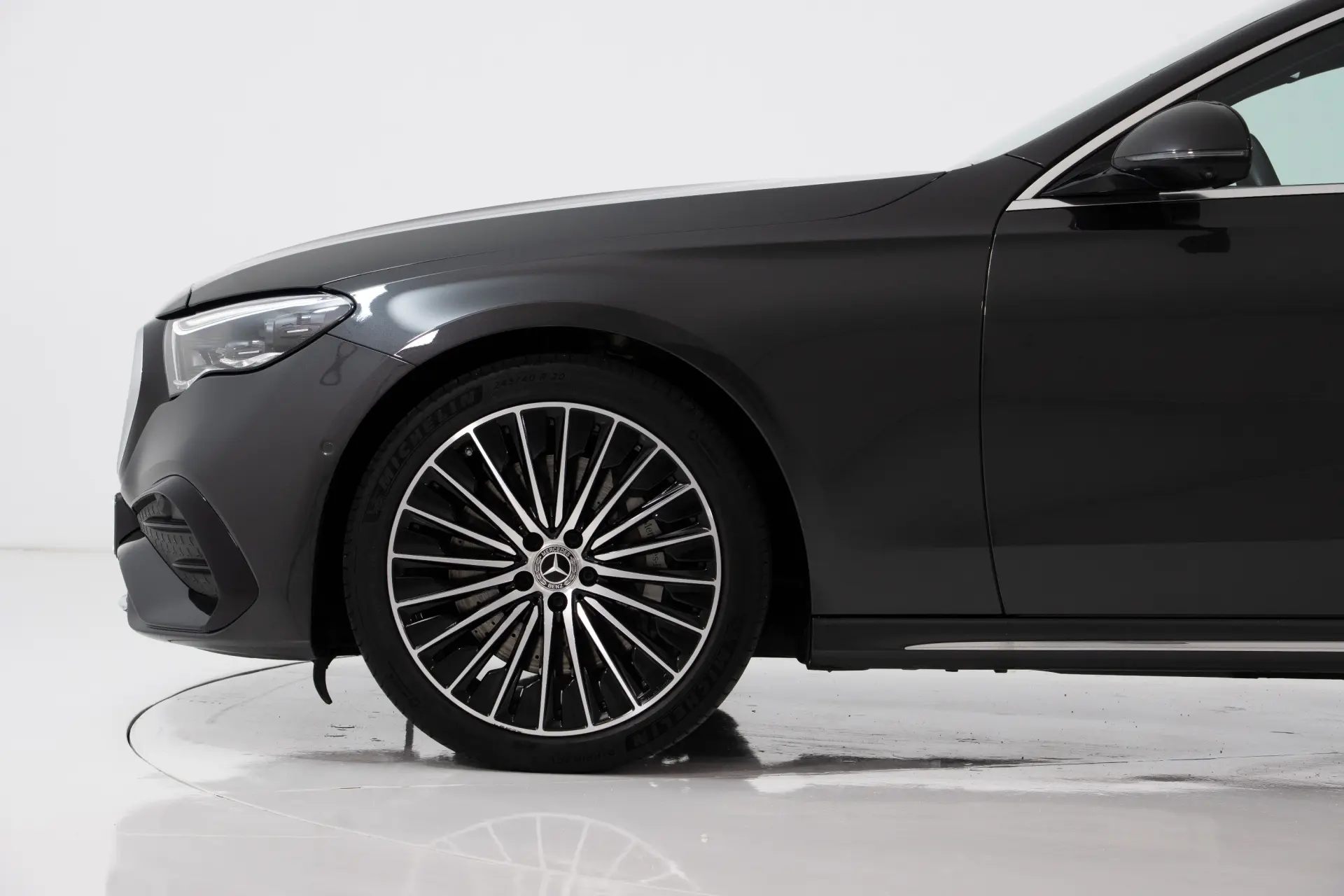 Mercedes-Benz E 300 e AMG Line 12