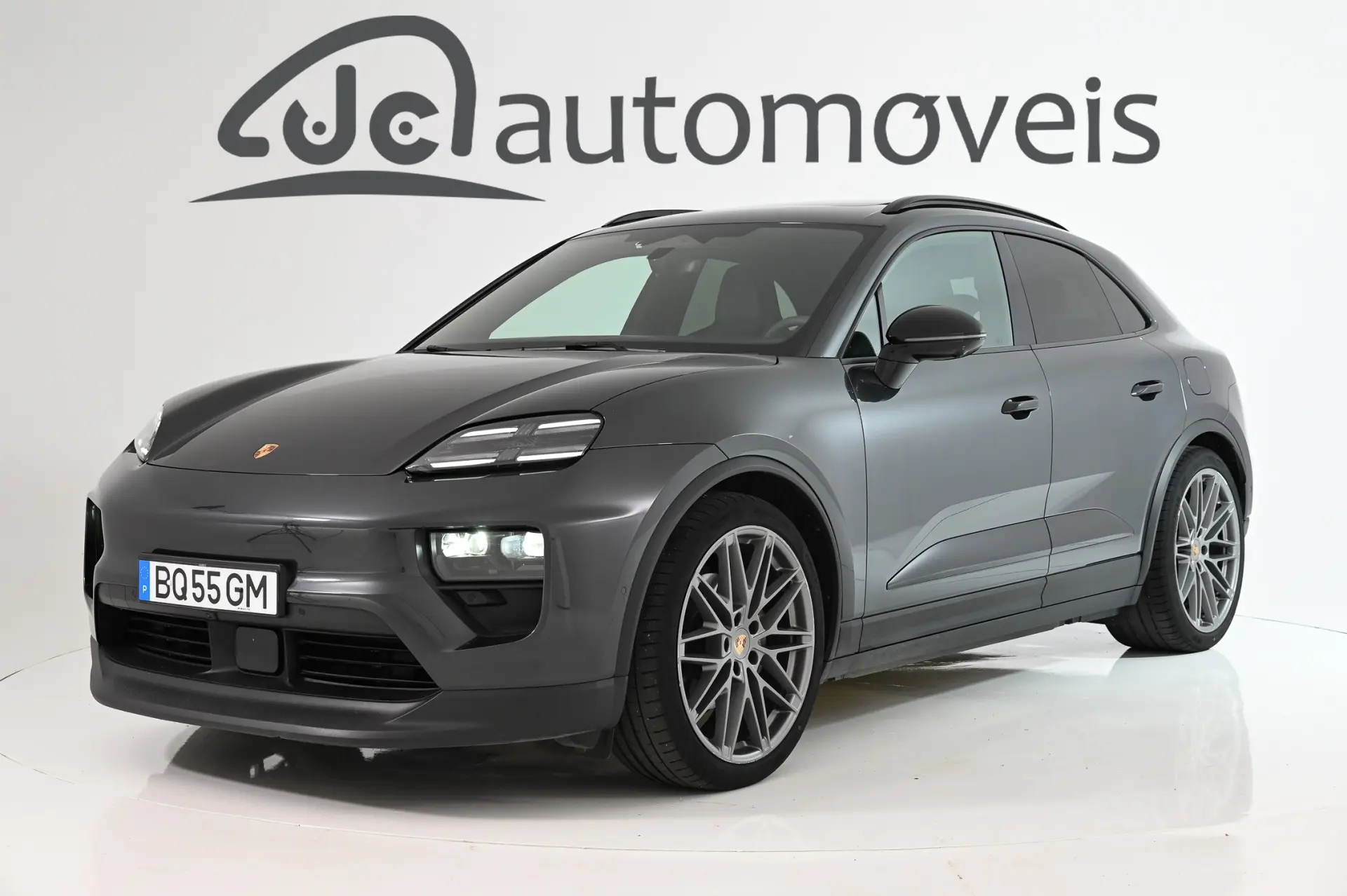 Porsche Macan Electric 4 12