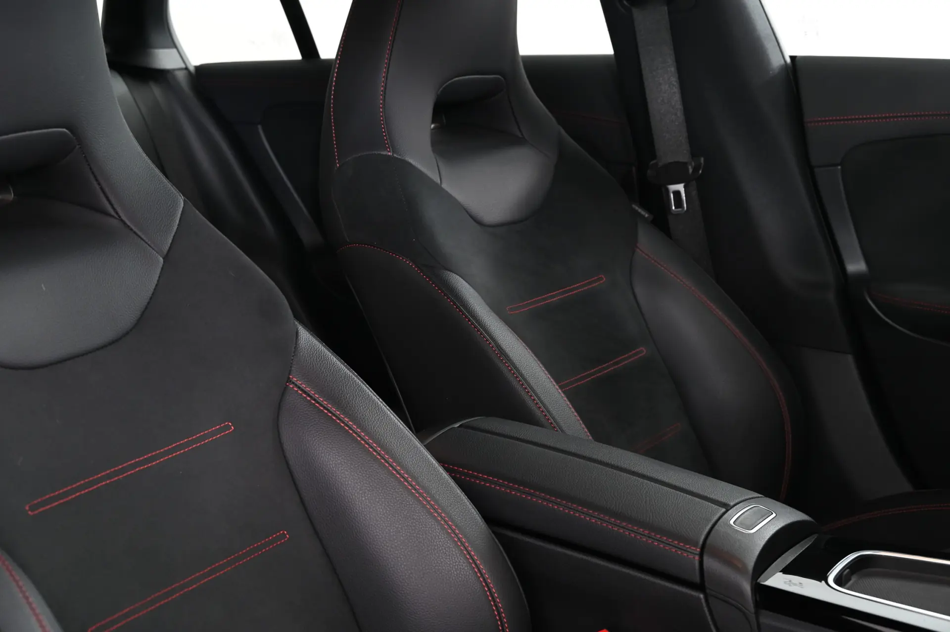 Mercedes-Benz CLA 200 d Shooting Brake AMG Line Aut. 27