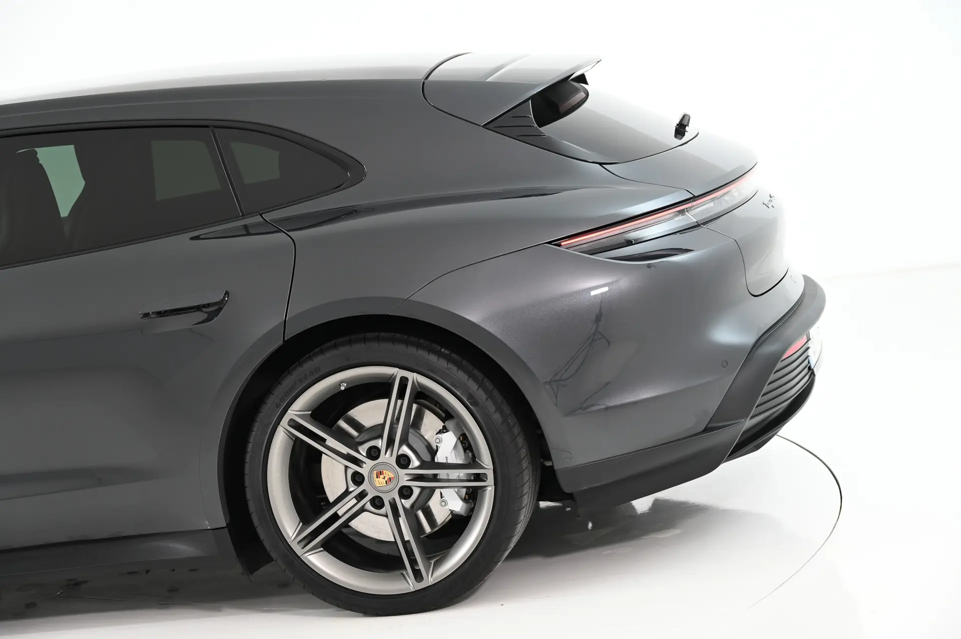 Porsche Taycan Sport Turismo 4S 11