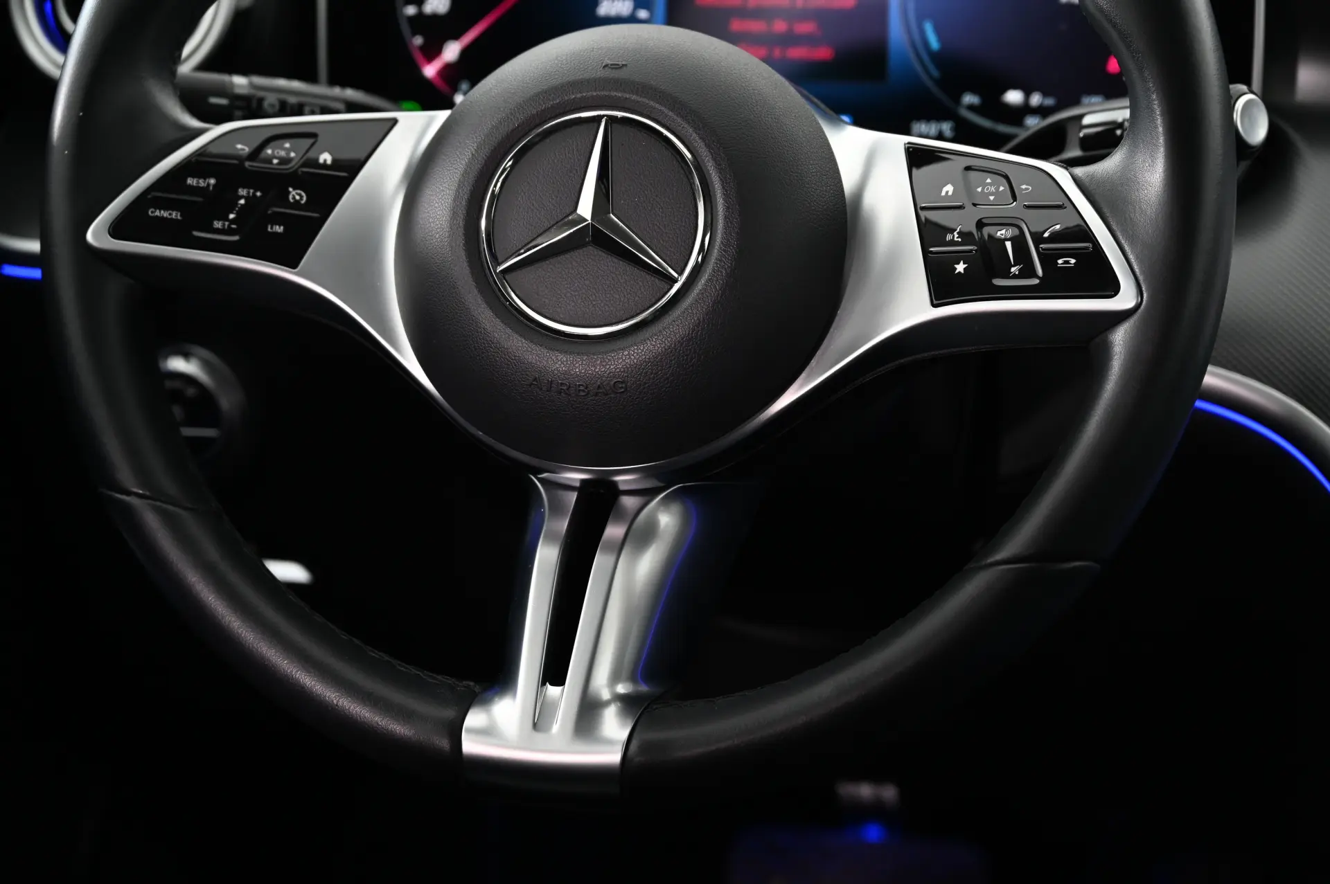 Mercedes-Benz C 300 e Avantgarde 24