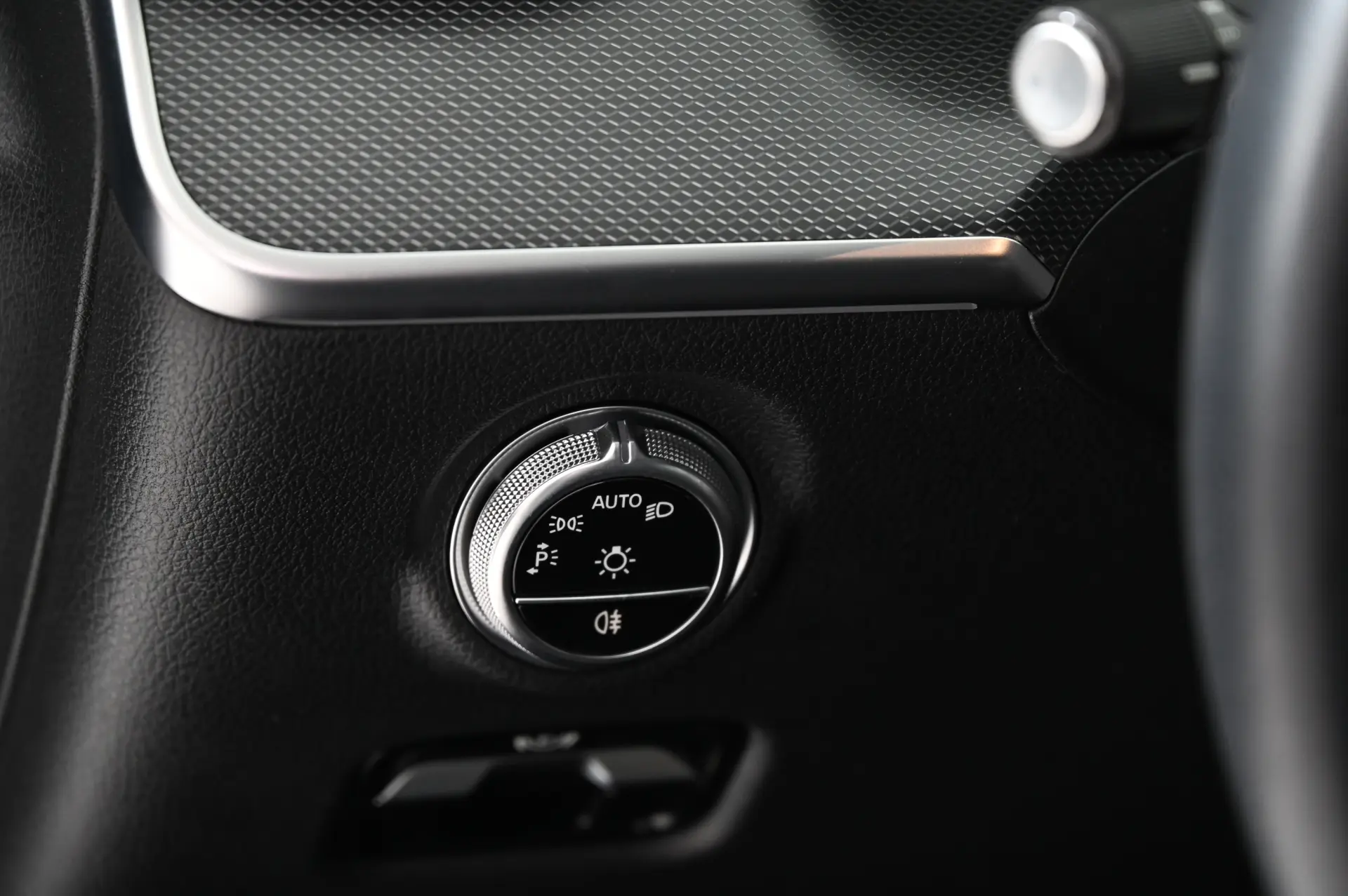 Mercedes-Benz C 300 e Avantgarde 23