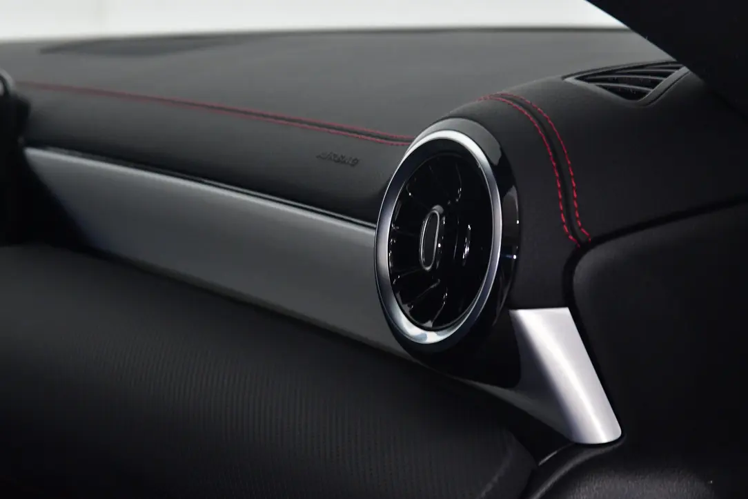 Mercedes-Benz CLA 180 d Shooting Brake AMG Line Aut. 14