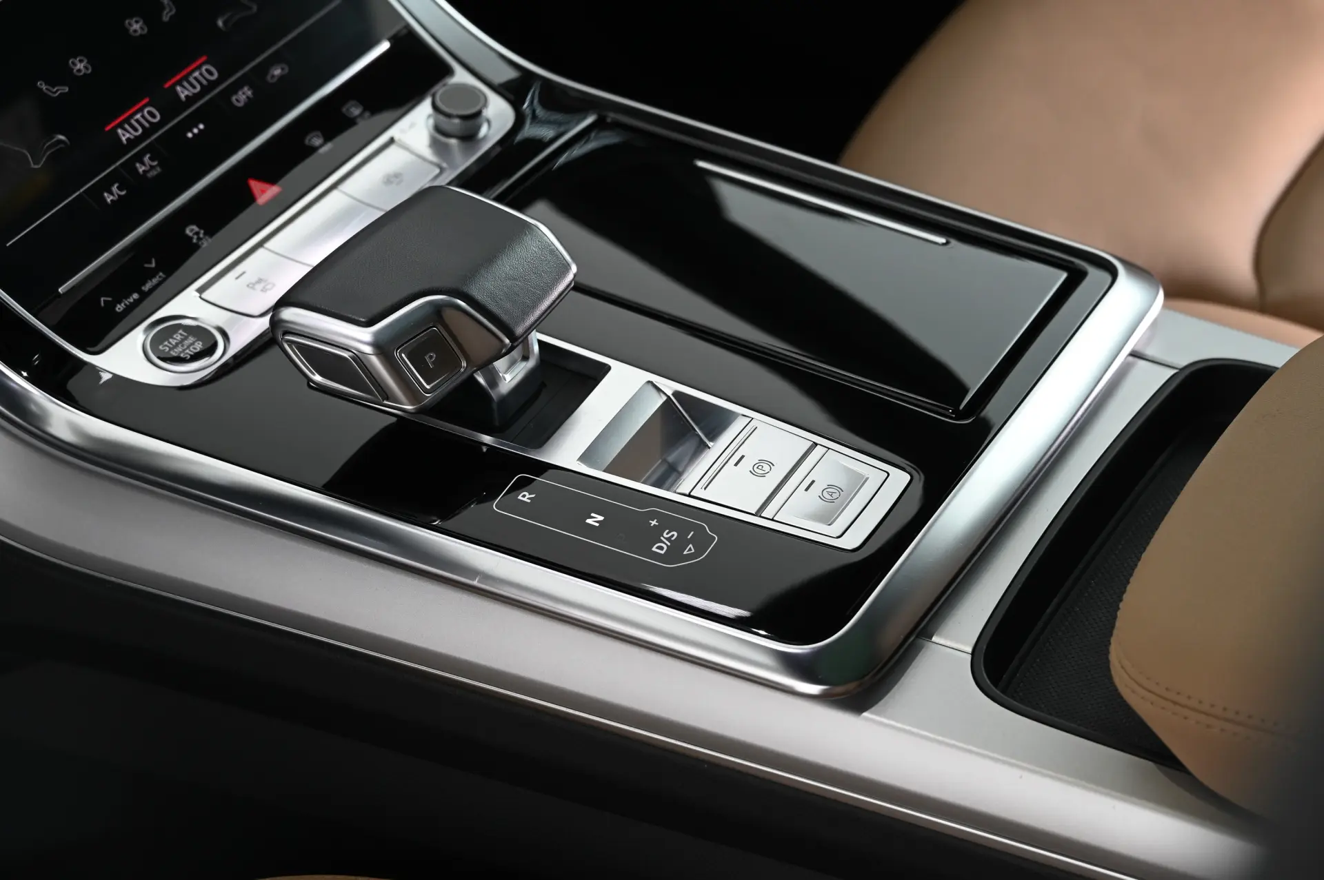 Audi Q8 55 TFSIe quattro Tiptronic 23