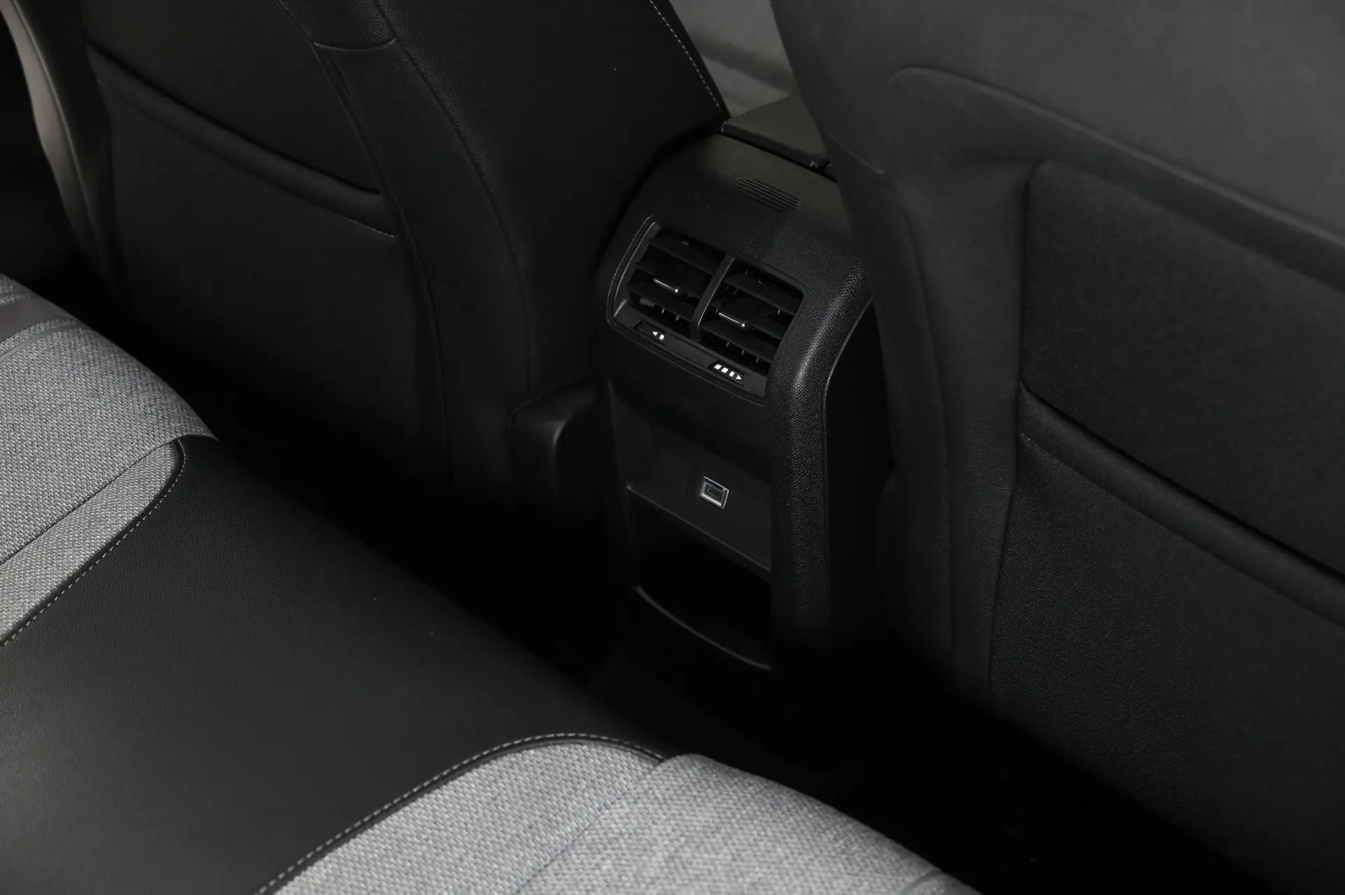 Opel Astra 1.2 T Elegance 21