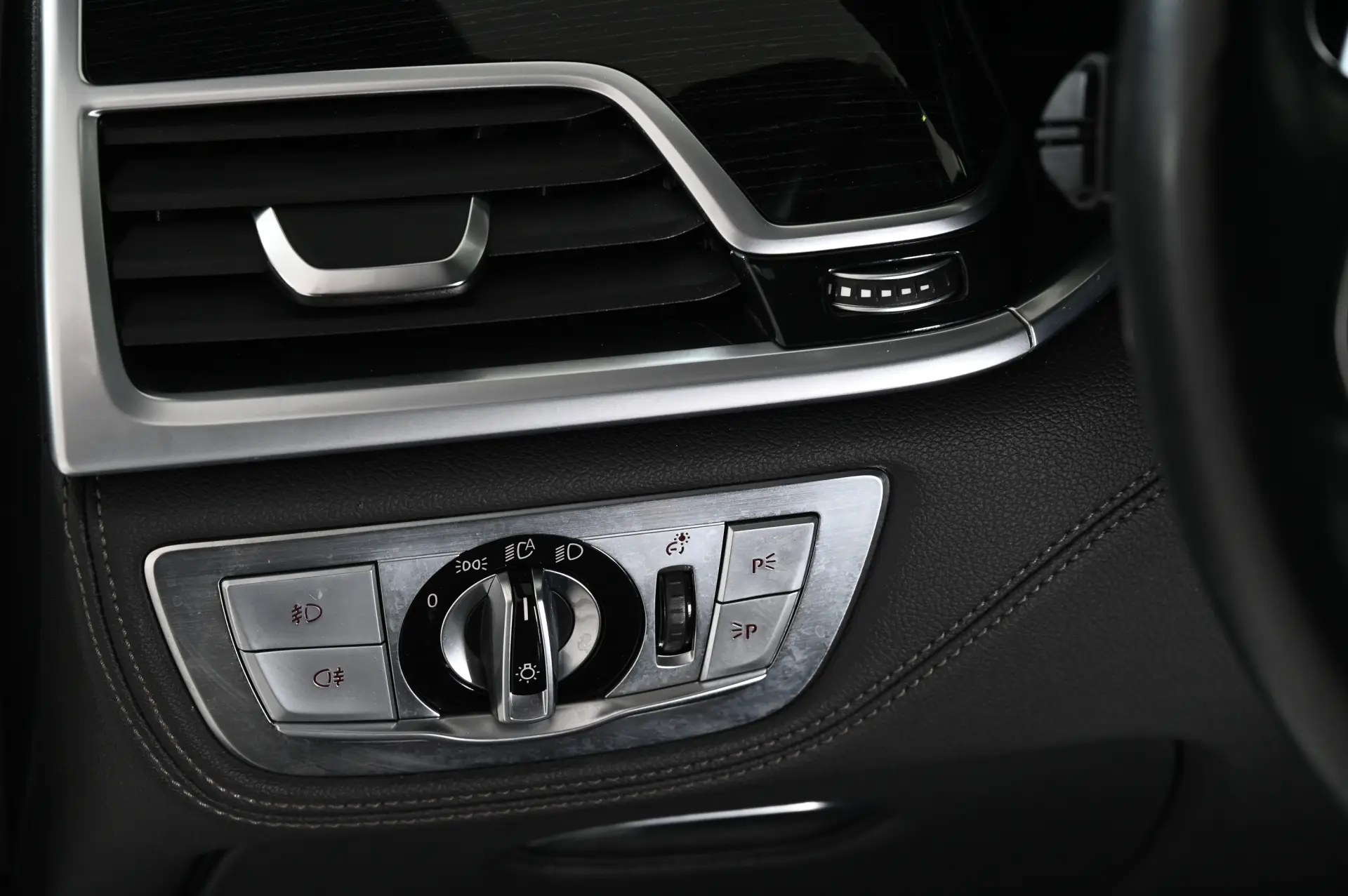 BMW 740 d xDrive Pack M Auto 29