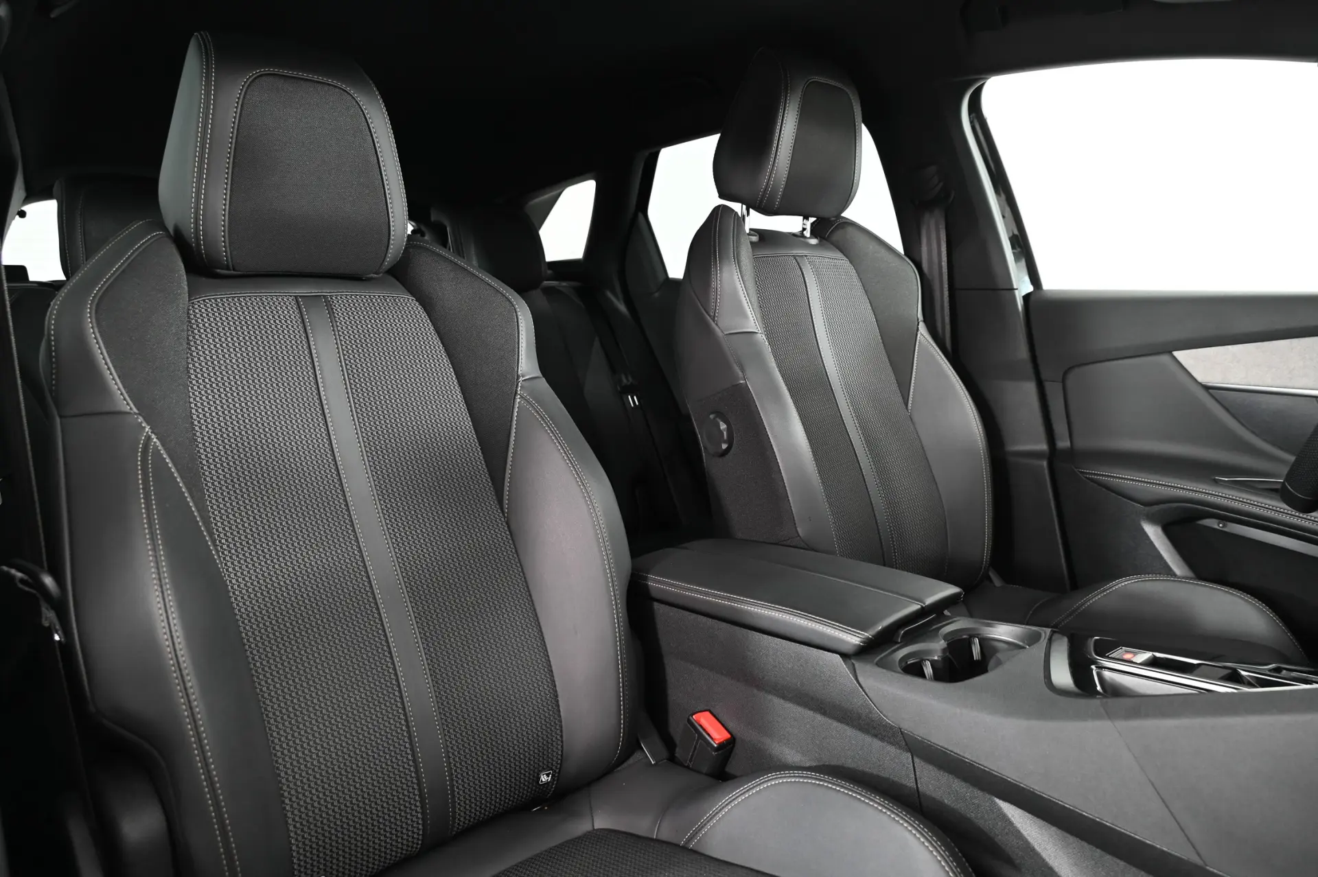 Peugeot 3008 1.6 Hybrid GT e-EAT8 4