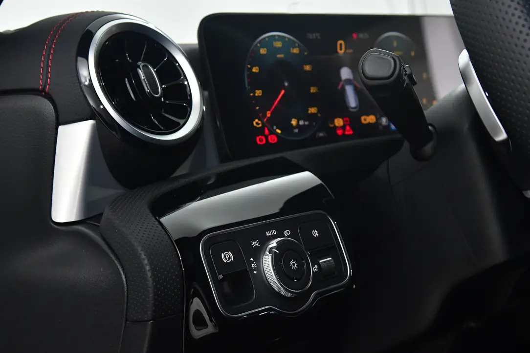 Mercedes-Benz CLA 180 d Shooting Brake AMG Line Aut. 18