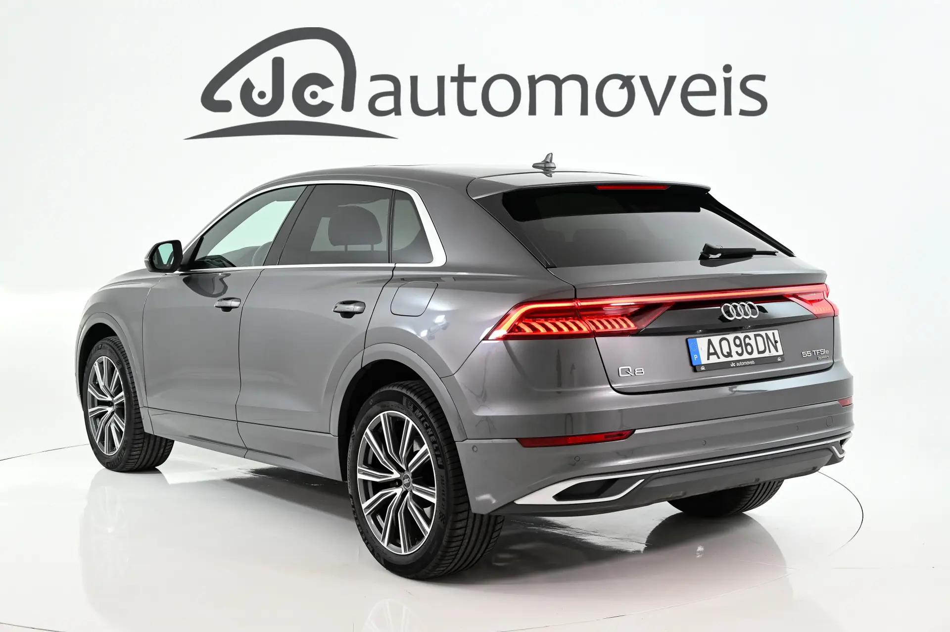 Audi Q8 55 TFSIe quattro Tiptronic 2
