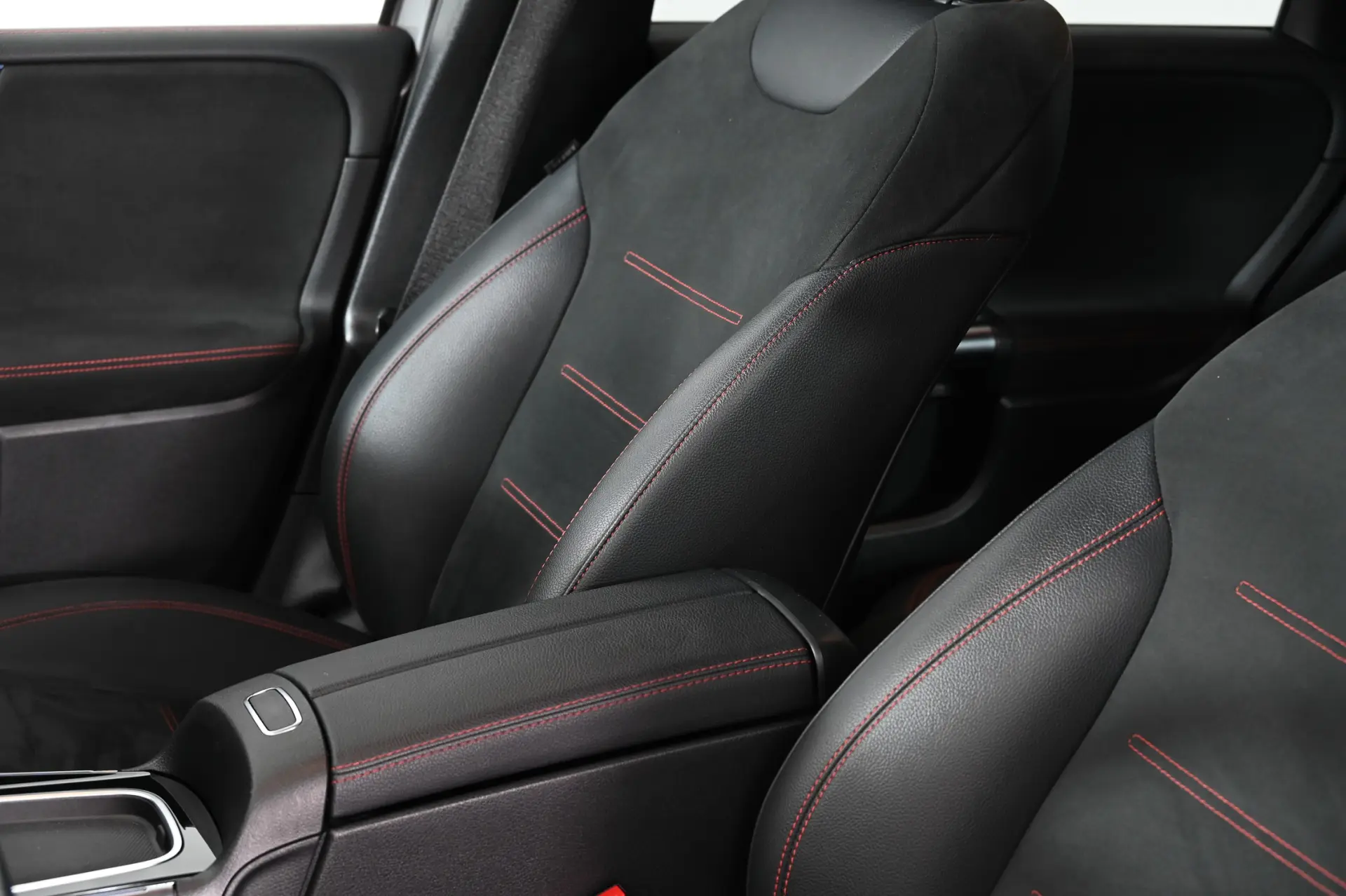 Mercedes-Benz B 200 AMG Line Aut. 22