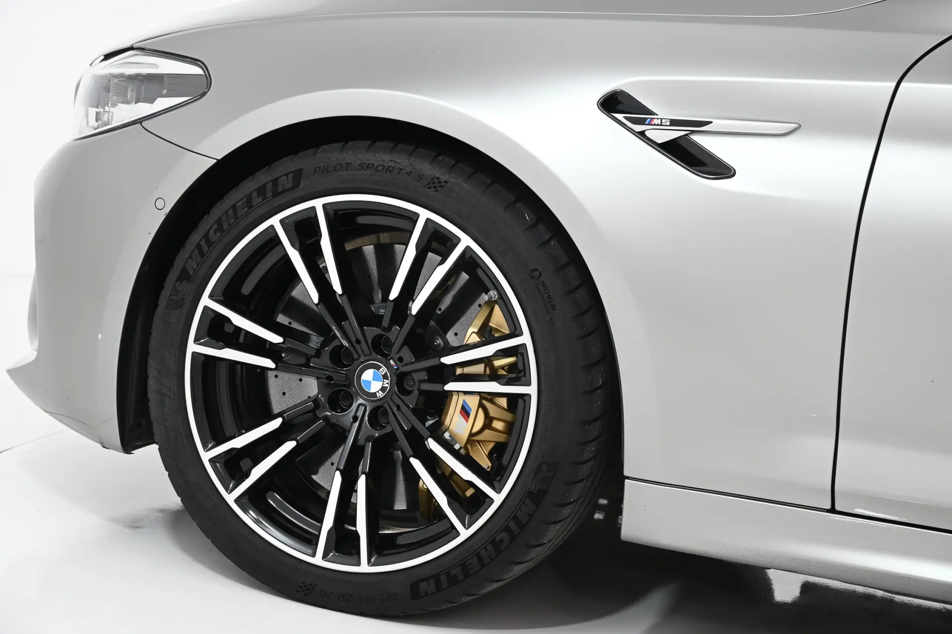 BMW M5 Standard 15