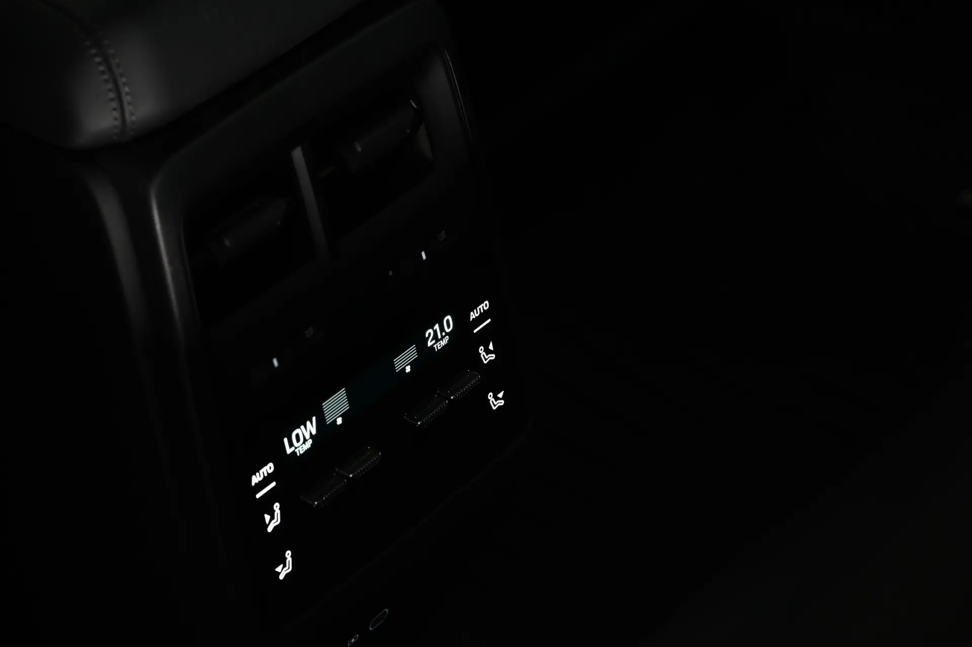 Porsche Macan Electric 4 29