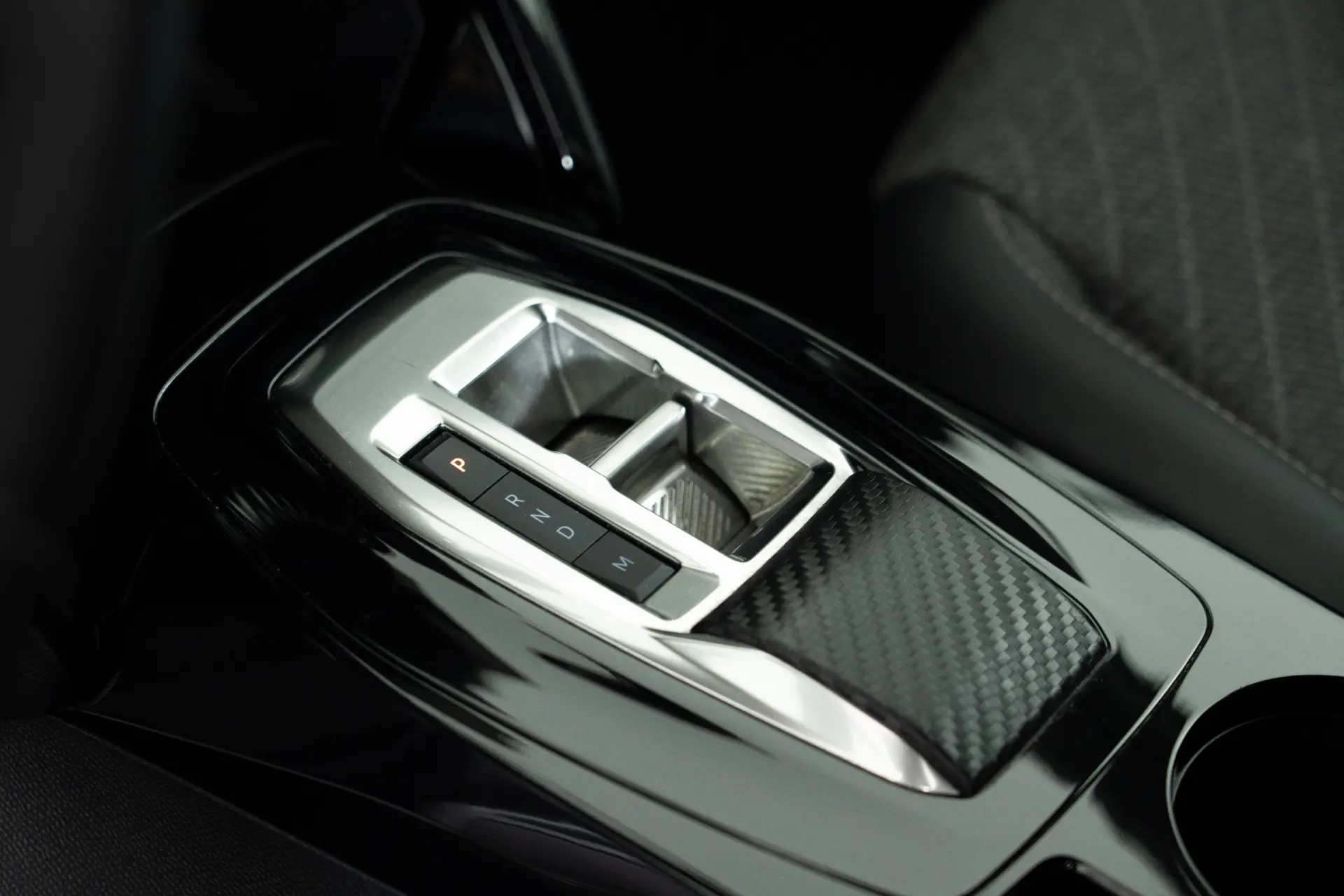 Peugeot 2008 1.2 PureTech Allure Pack EAT8 28