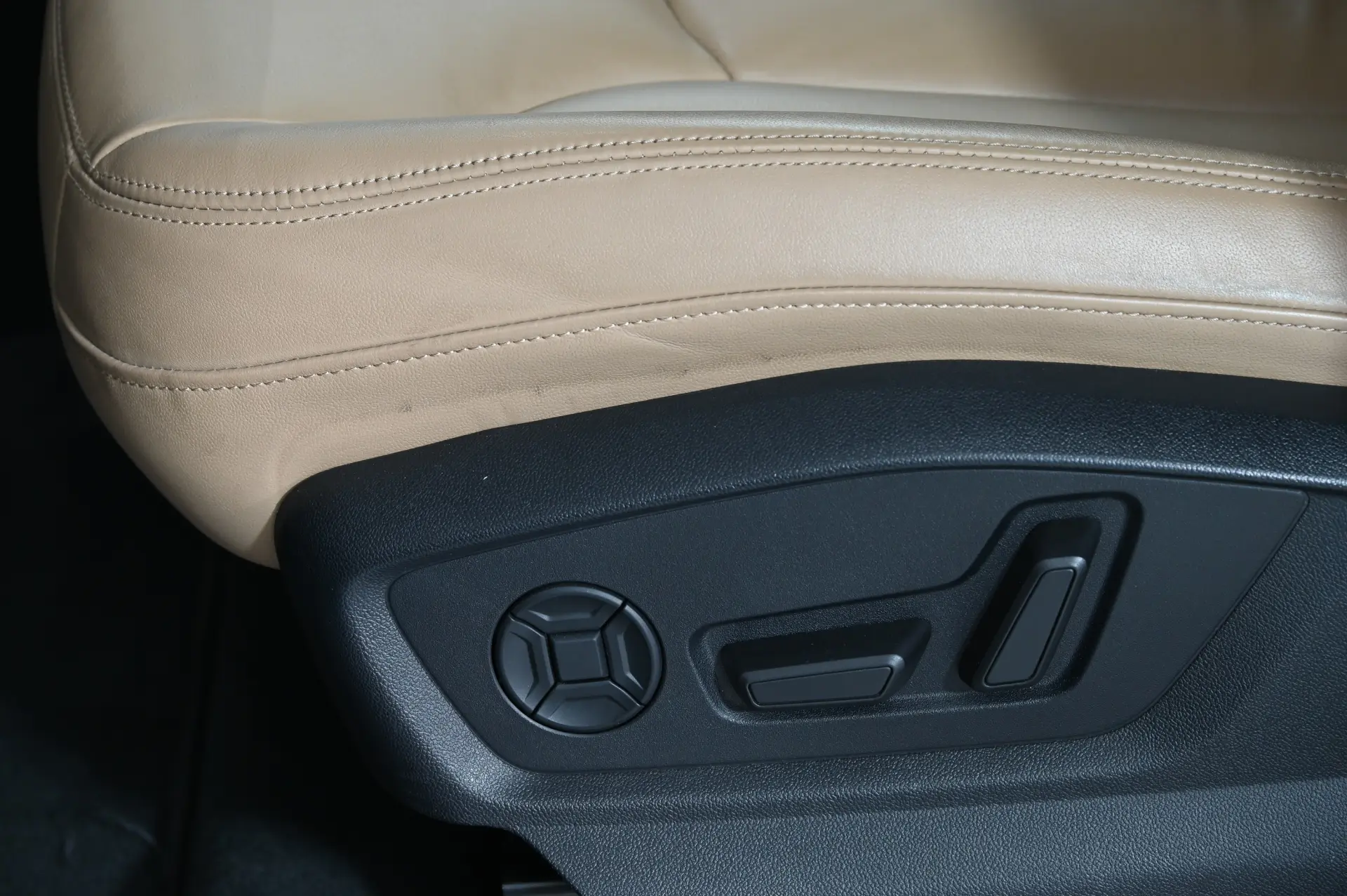 Audi Q8 55 TFSIe quattro Tiptronic 31