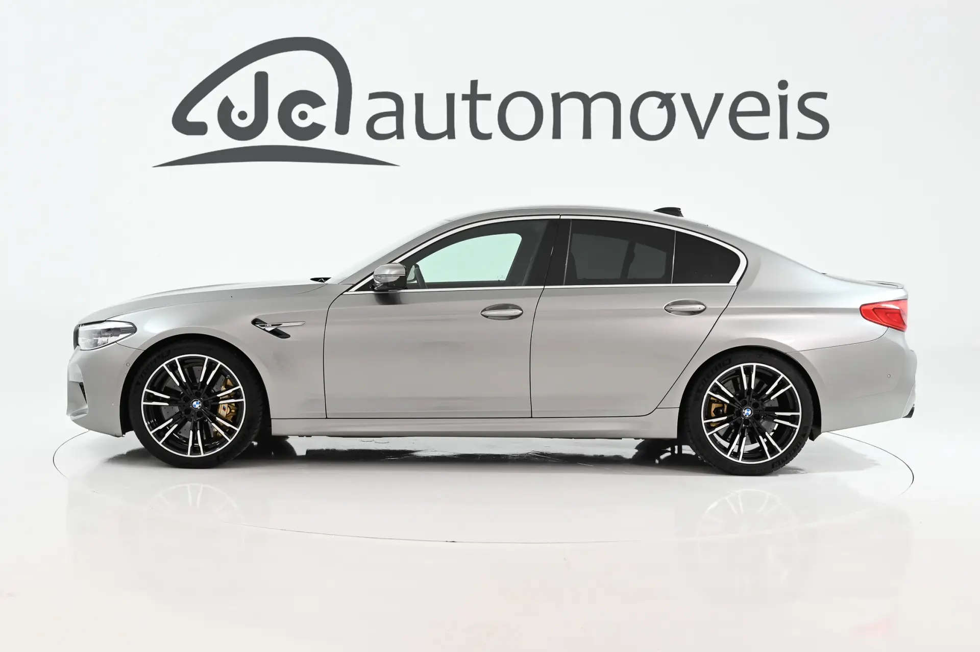 BMW M5 Standard 7