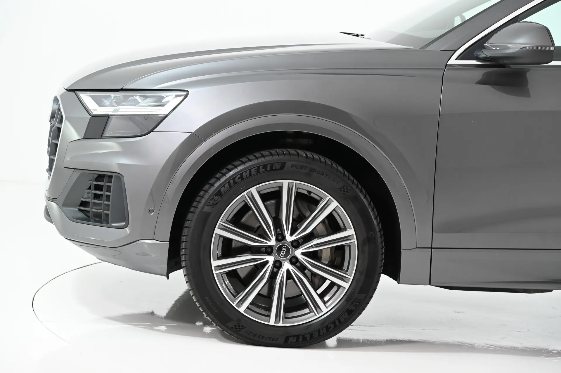 Audi Q8 55 TFSIe quattro Tiptronic 16