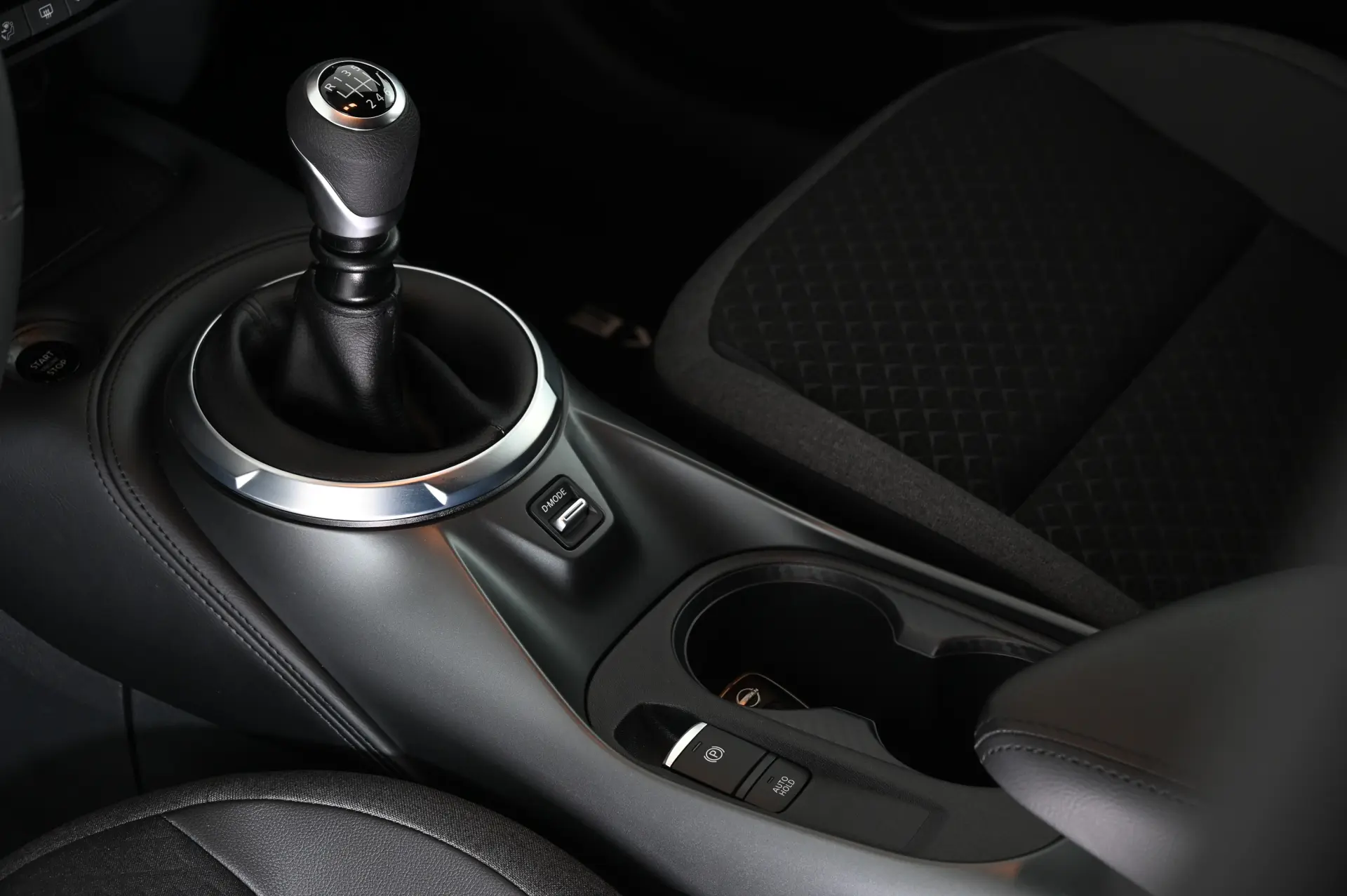 Nissan Juke 1.0 DIG-T N-Connecta 28