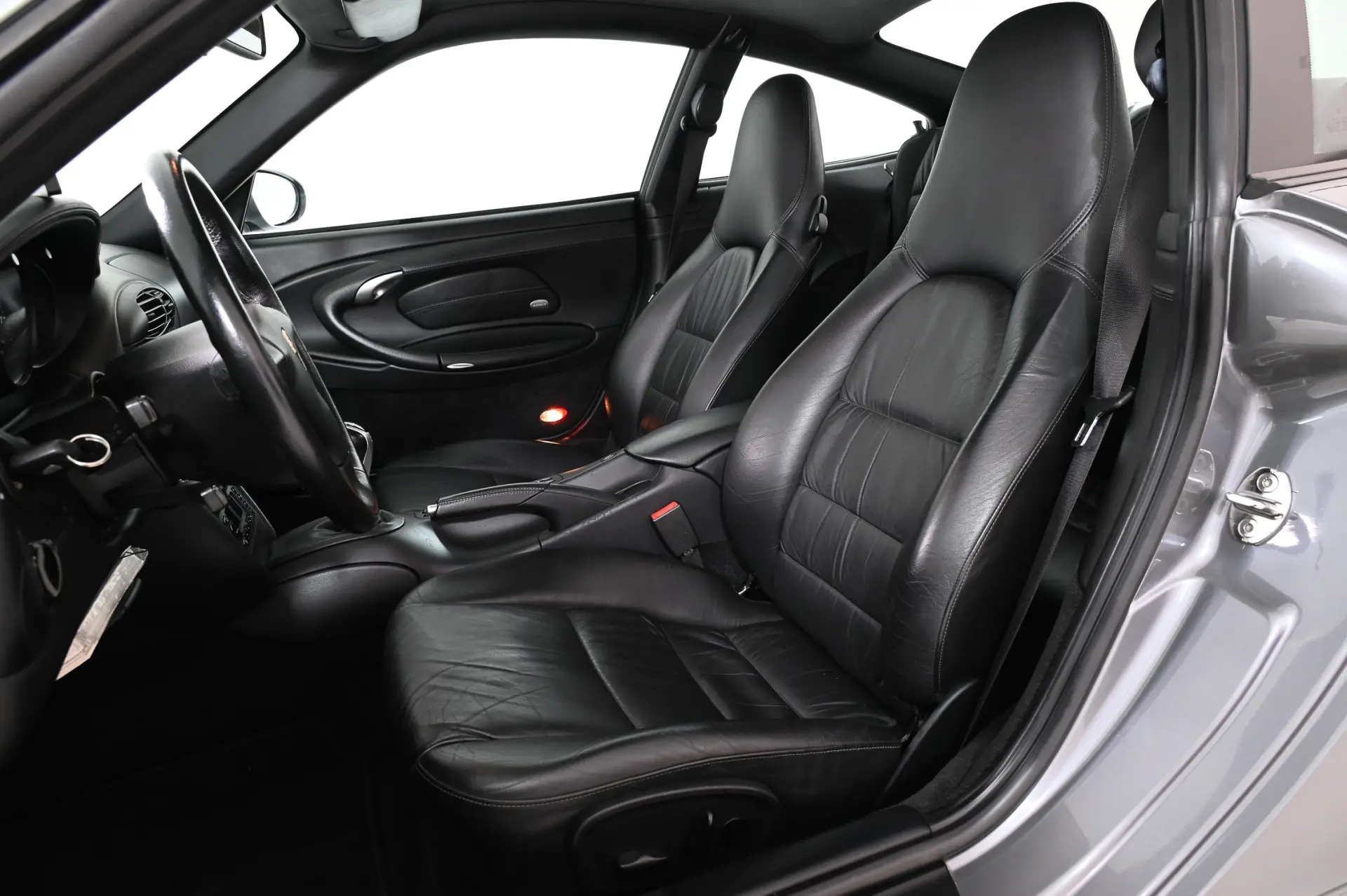 Porsche 911 (996) Carrera 4 Coupé 28