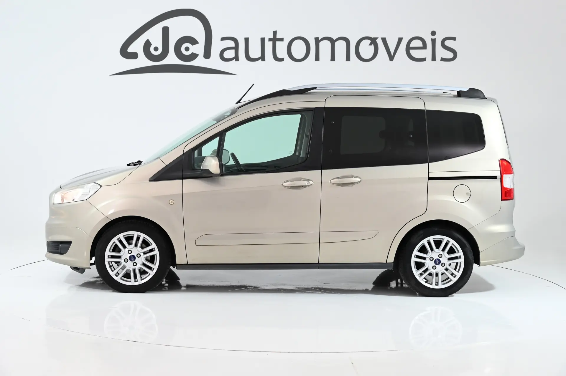 Ford Tourneo Courier 1.0 EcoBoost Titanium 7