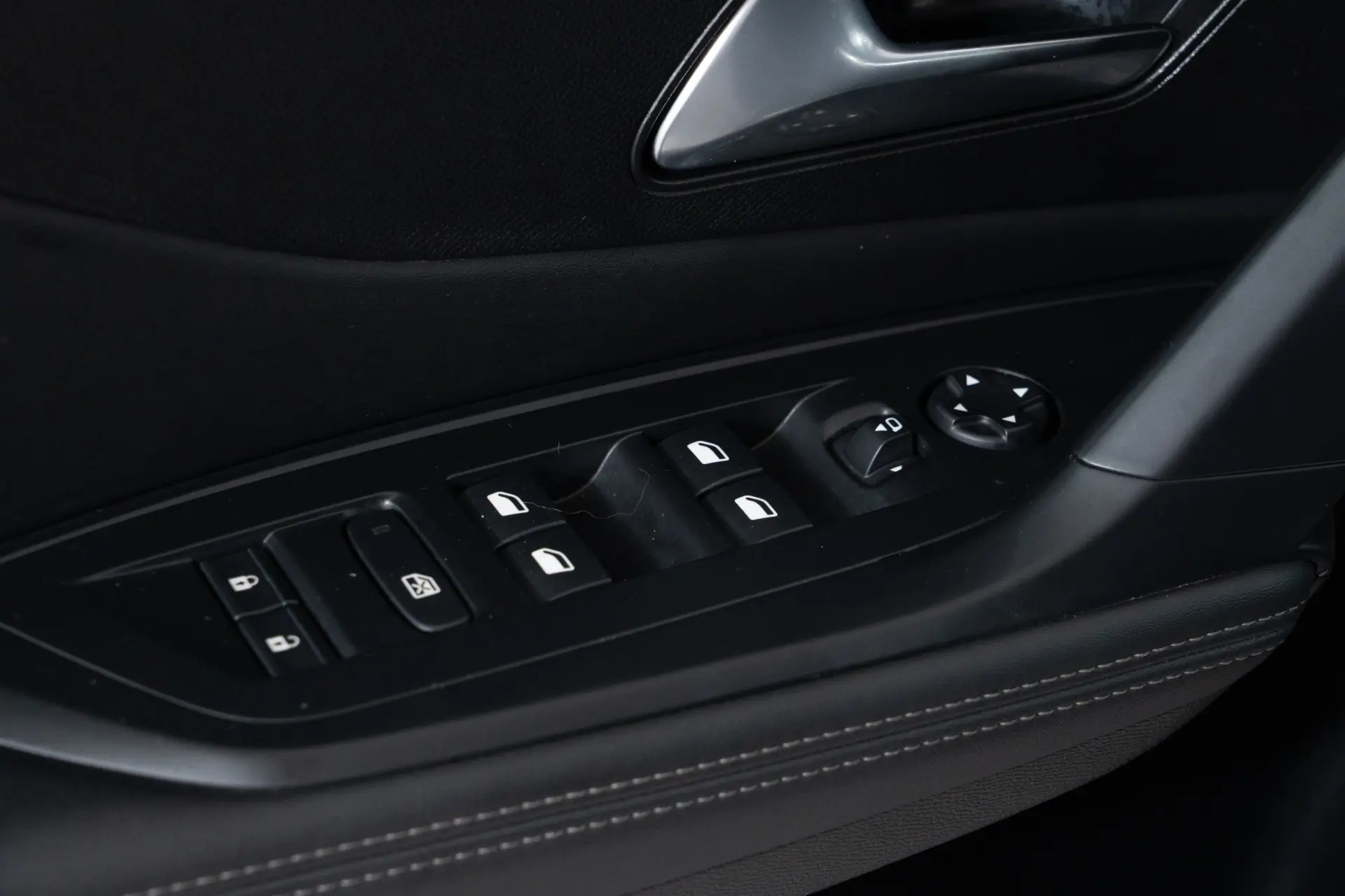 Peugeot 308 1.6 Hybrid Allure e-EAT8 33
