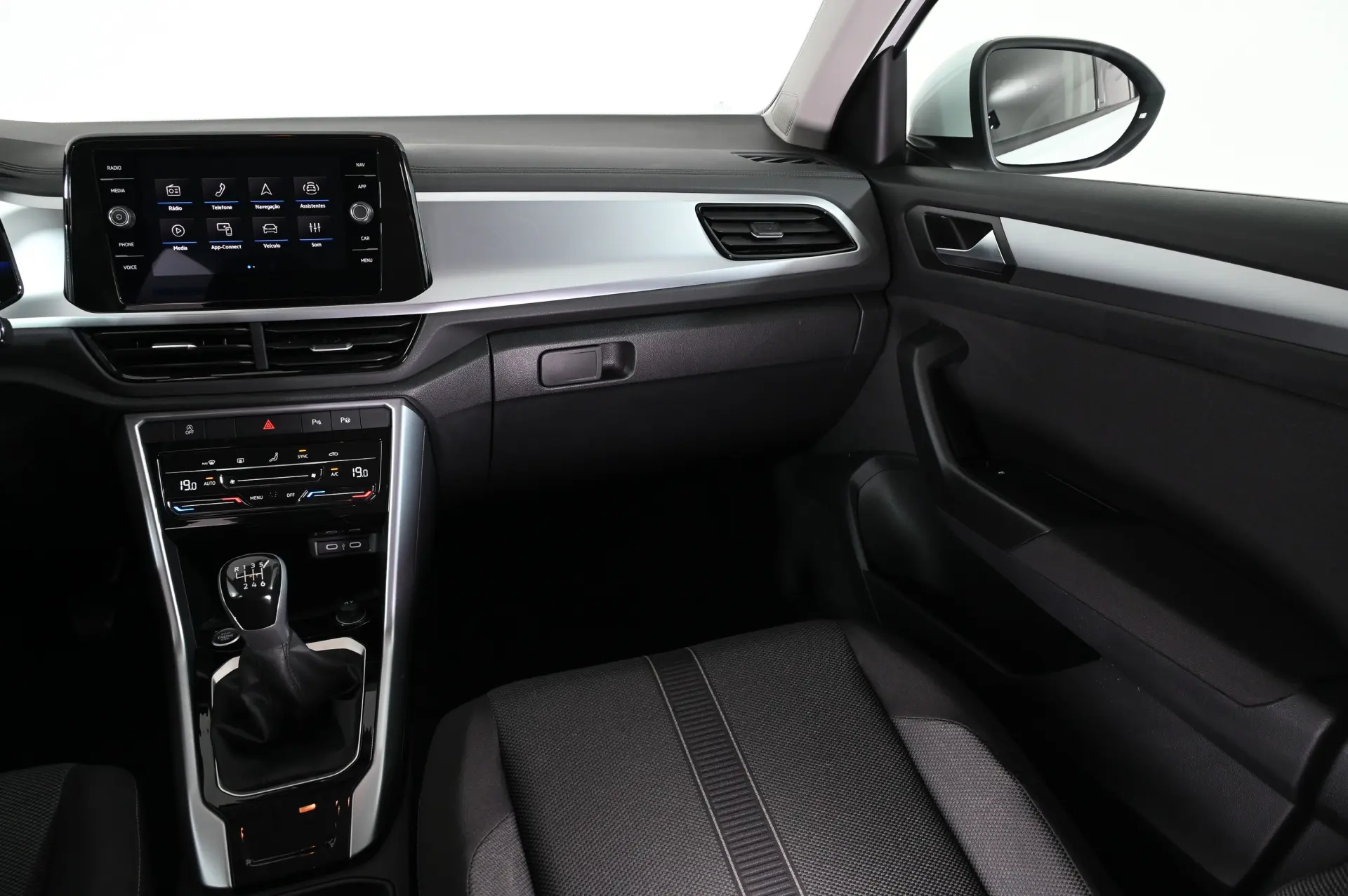 Volkswagen T-Roc 1.0 TSI Urban 17