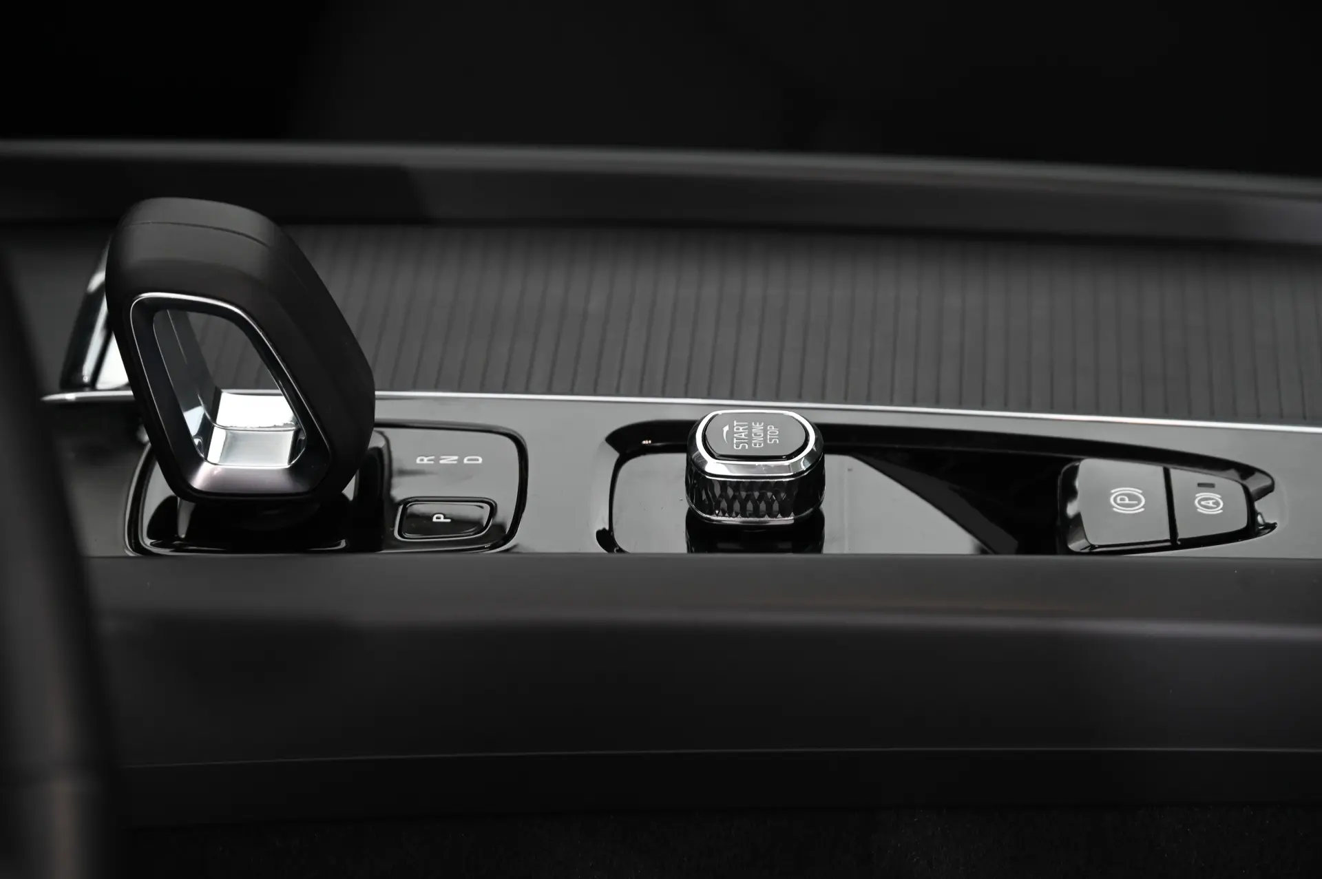 Volvo XC 60 2.0 T6 PHEV Inscription Expression AWD 25