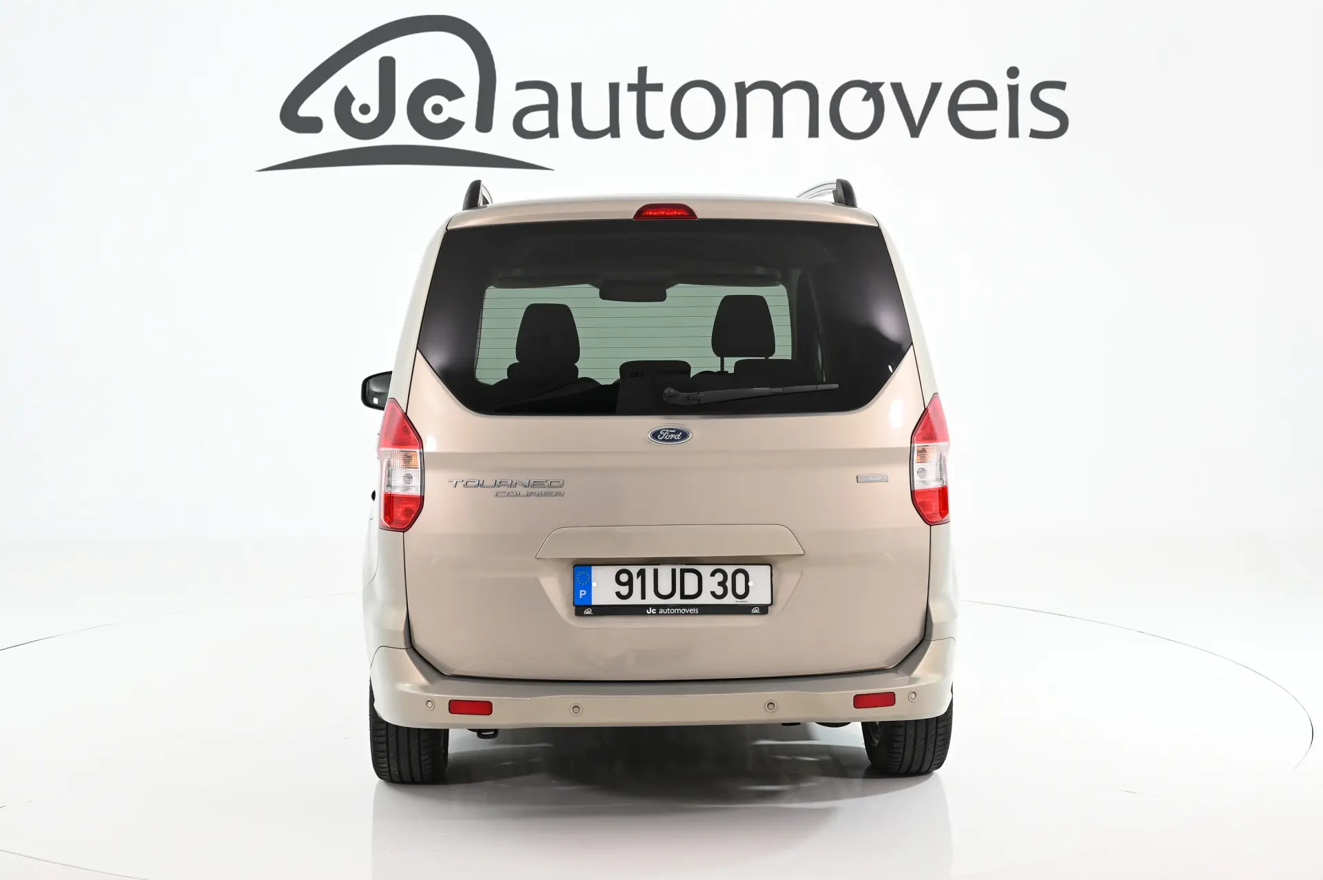 Ford Tourneo Courier 1.0 EcoBoost Titanium 8