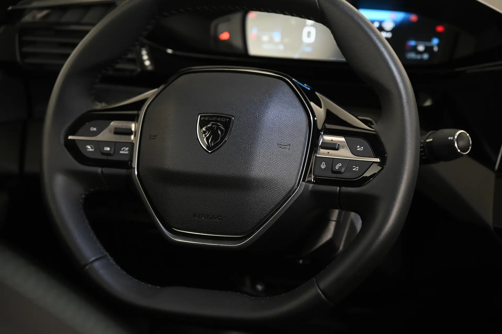 Peugeot 408 1.2 PureTech Allure EAT8 23