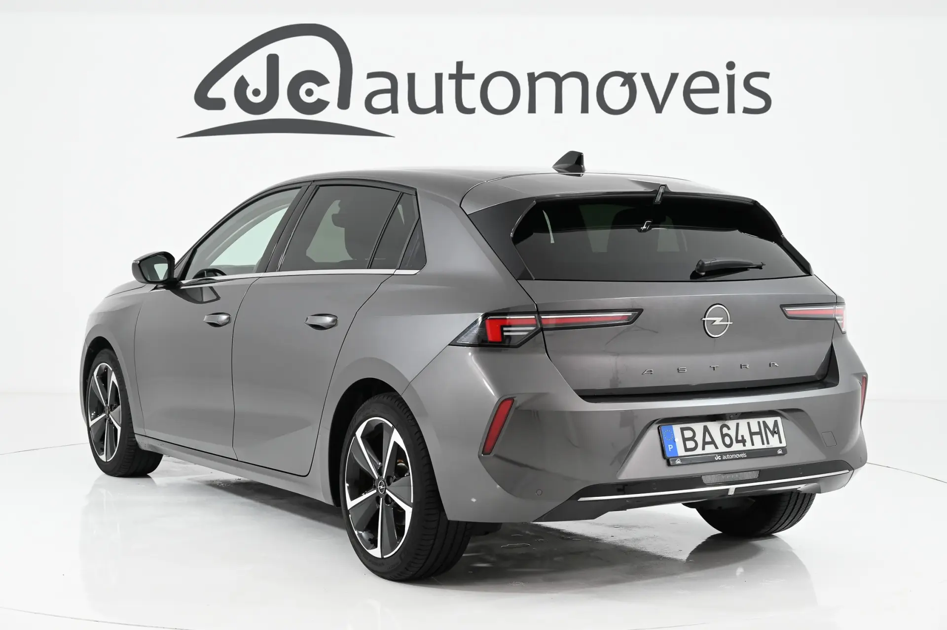 Opel Astra 1.2 T Elegance 4