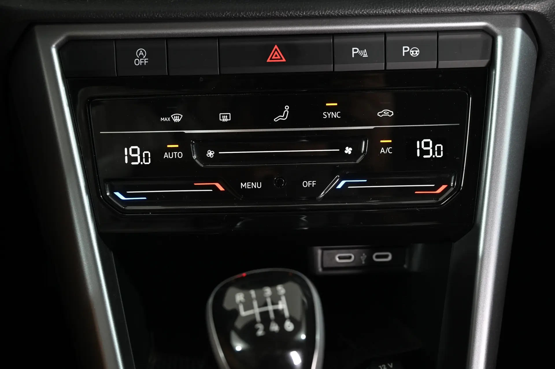 Volkswagen T-Roc 1.0 TSI Urban 26