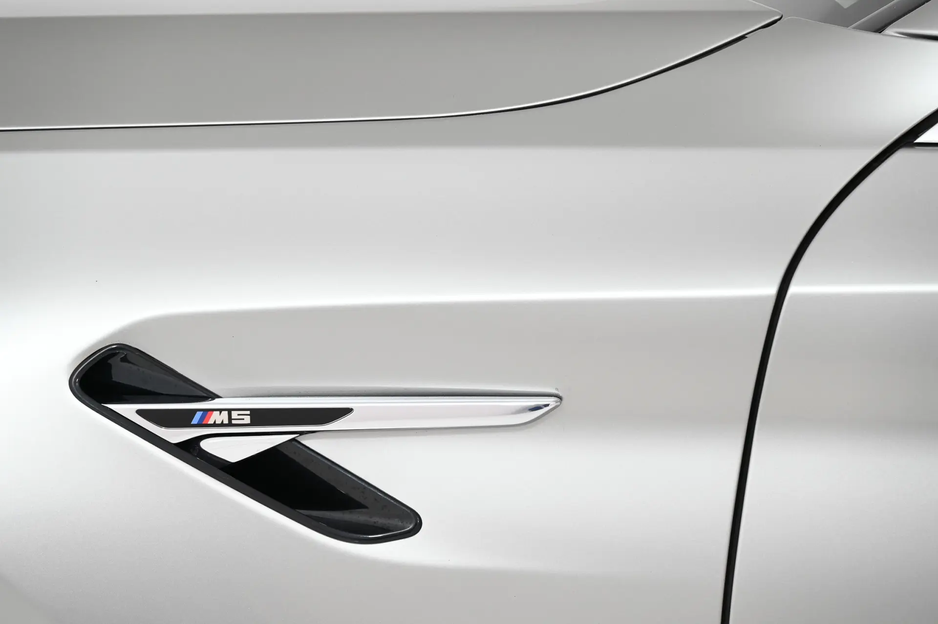BMW M5 Standard 16