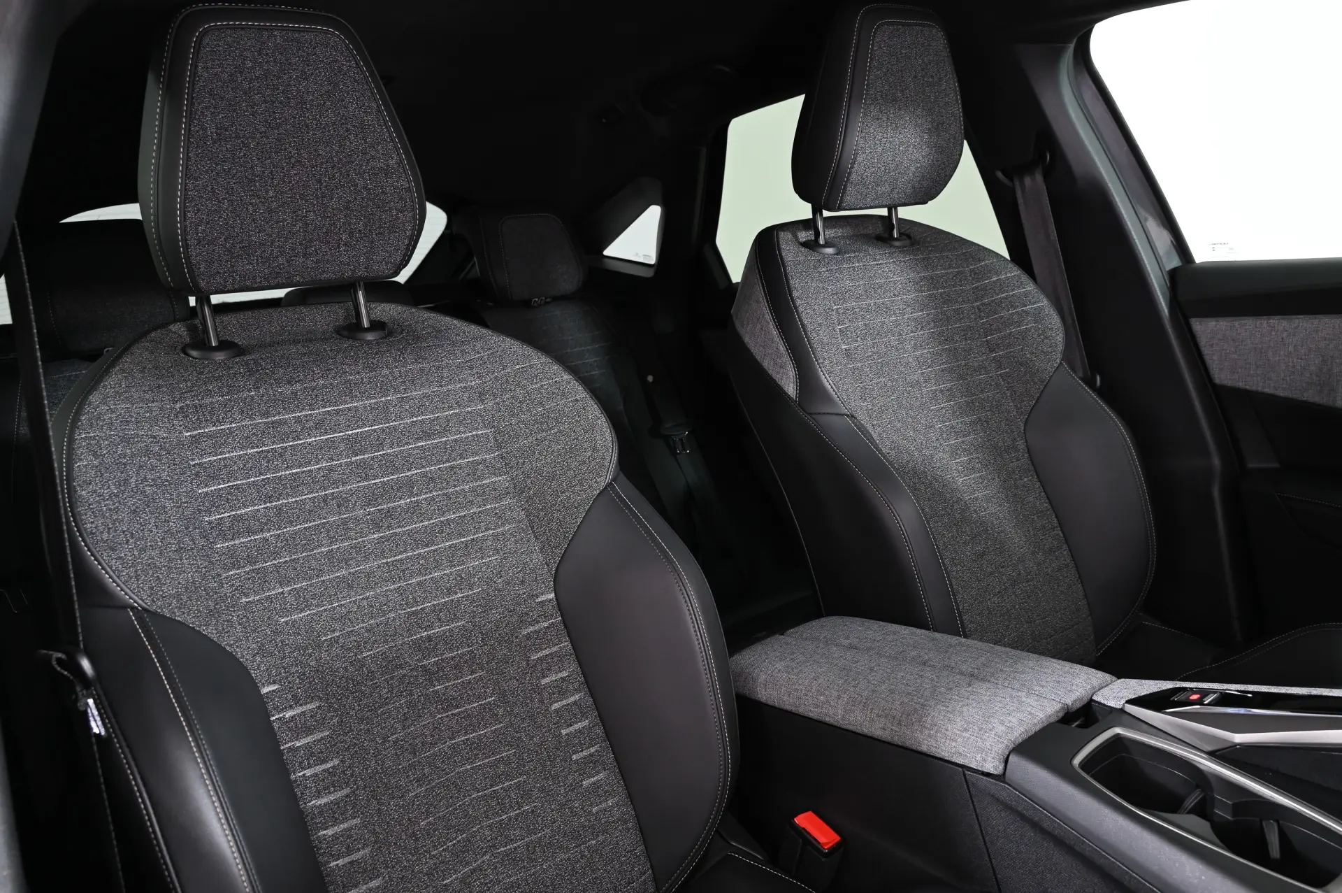 Peugeot 3008 1.2 Hybrid Allure Pack e-DCS6 4