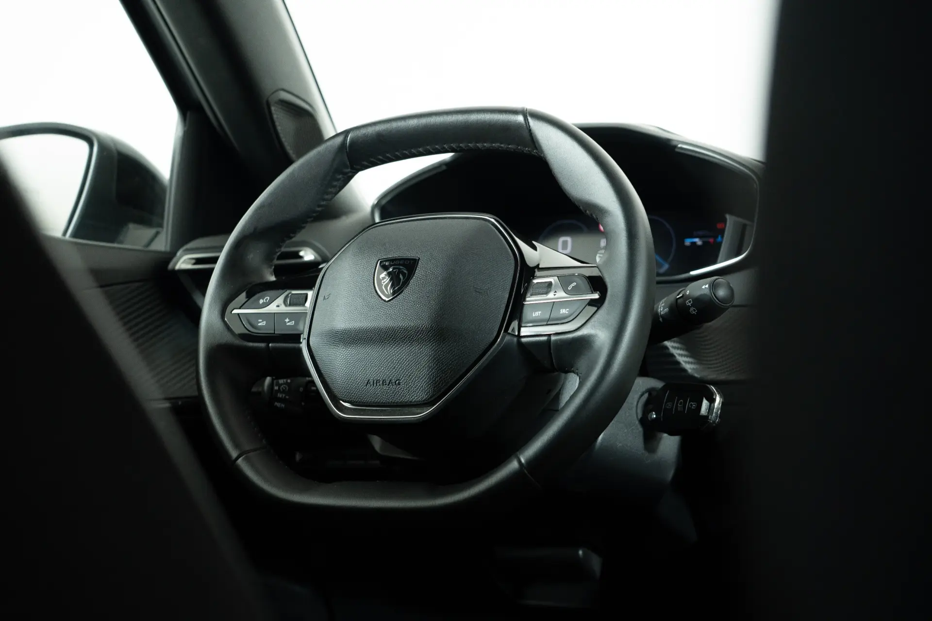 Peugeot 2008 1.2 PureTech Allure Pack EAT8 22