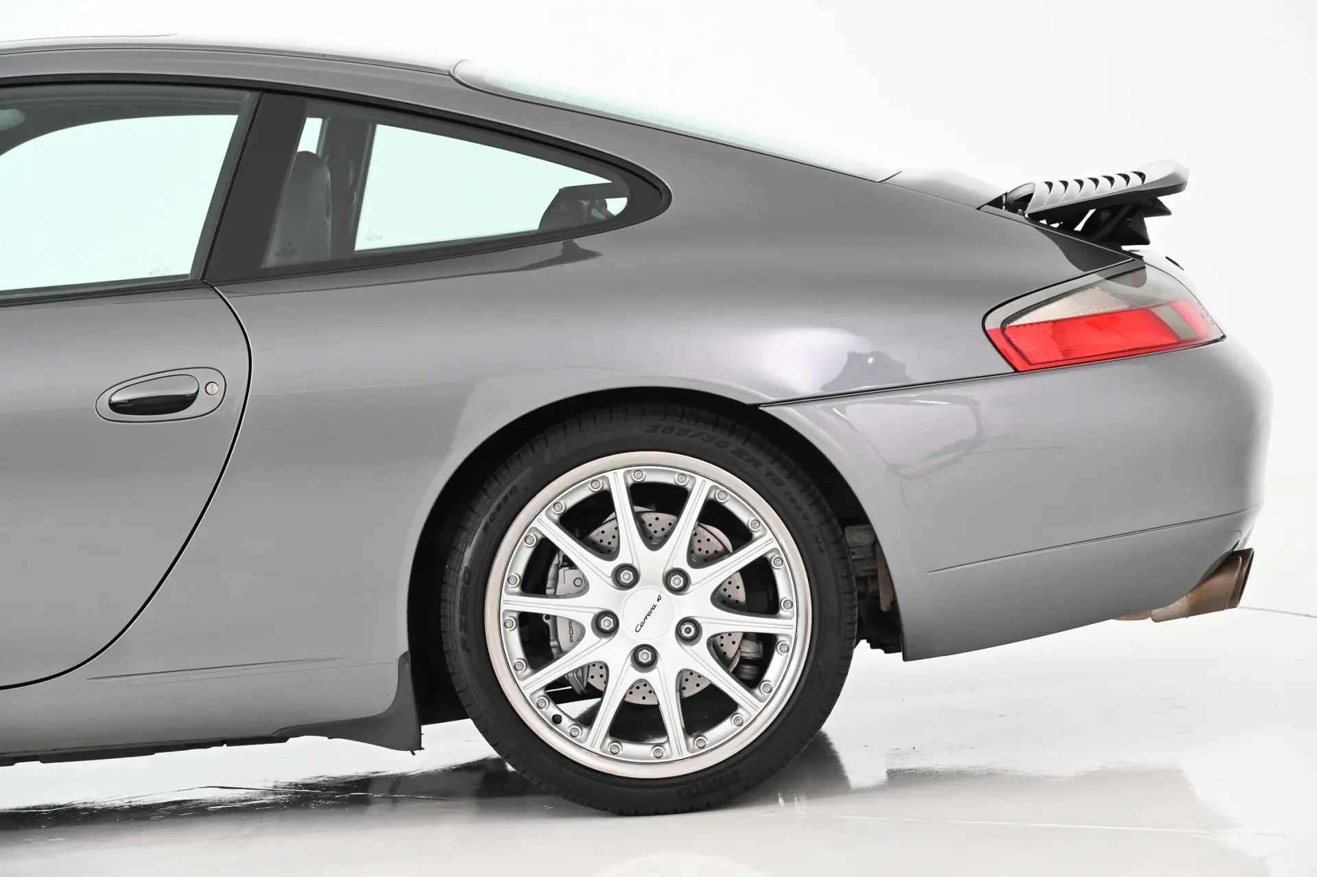 Porsche 911 (996) Carrera 4 Coupé 13