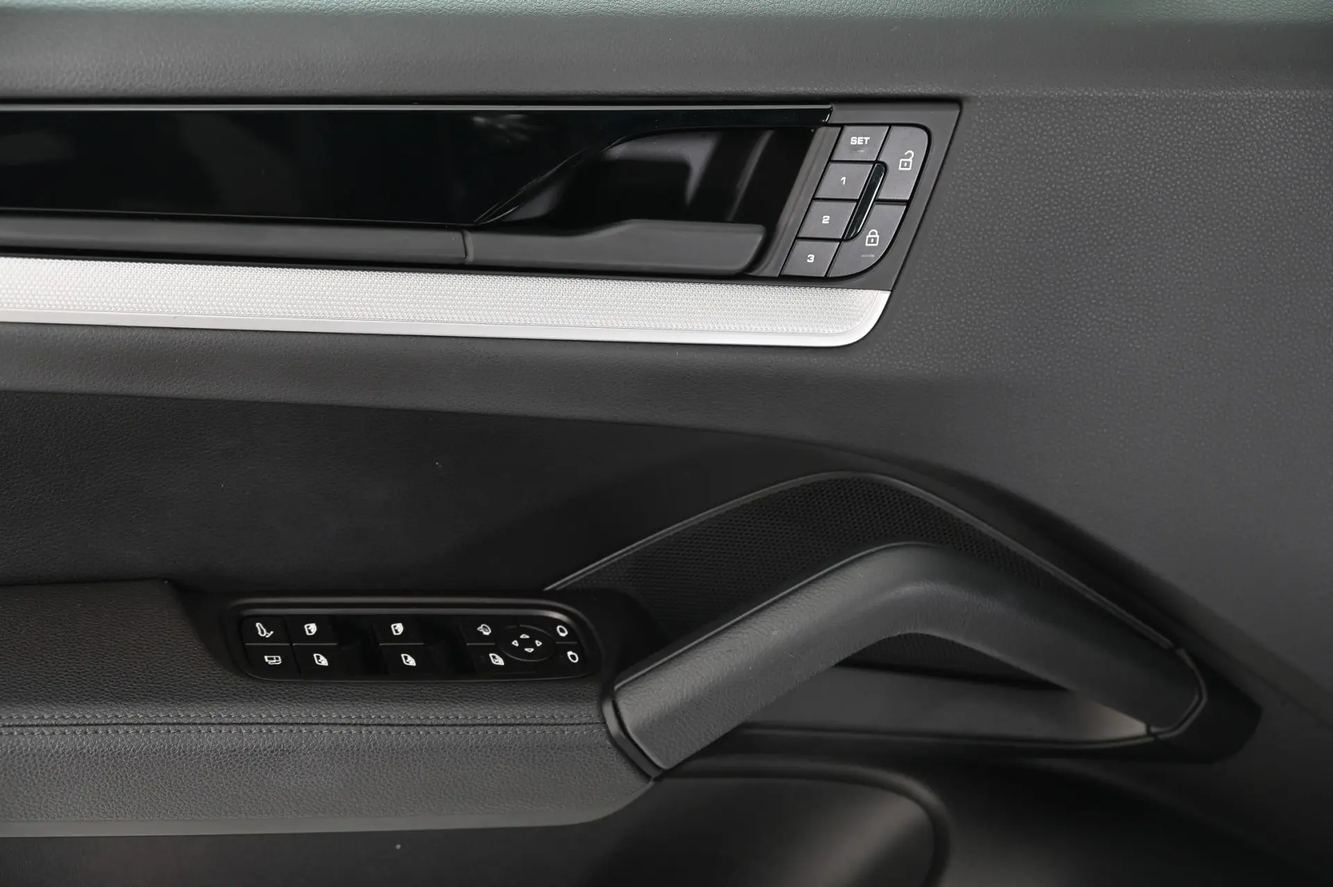 Porsche Cayenne S E-Hybrid Black Edition 24