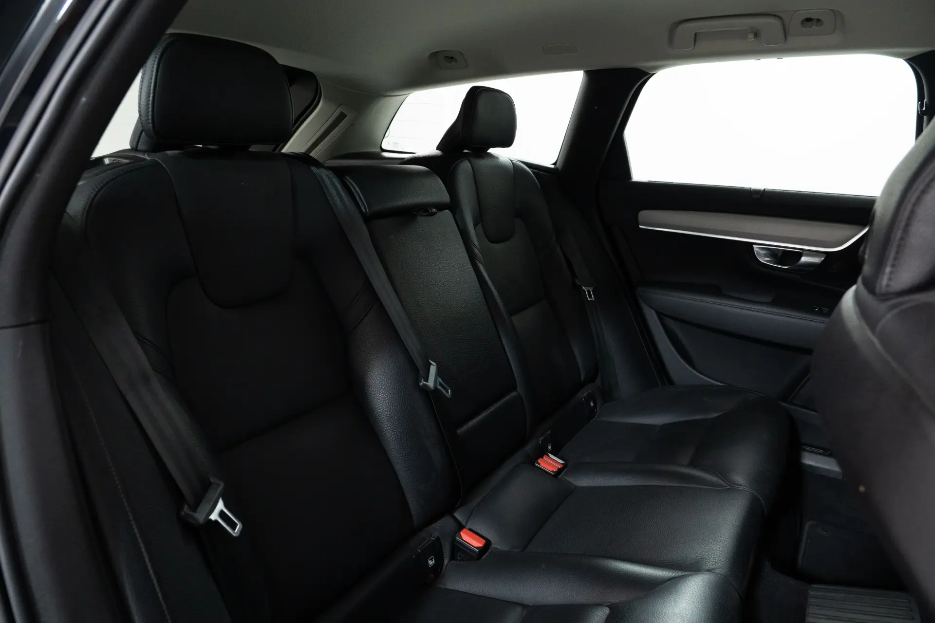 Volvo V90 2.0 T6 PHEV Inscription Expression AWD 23