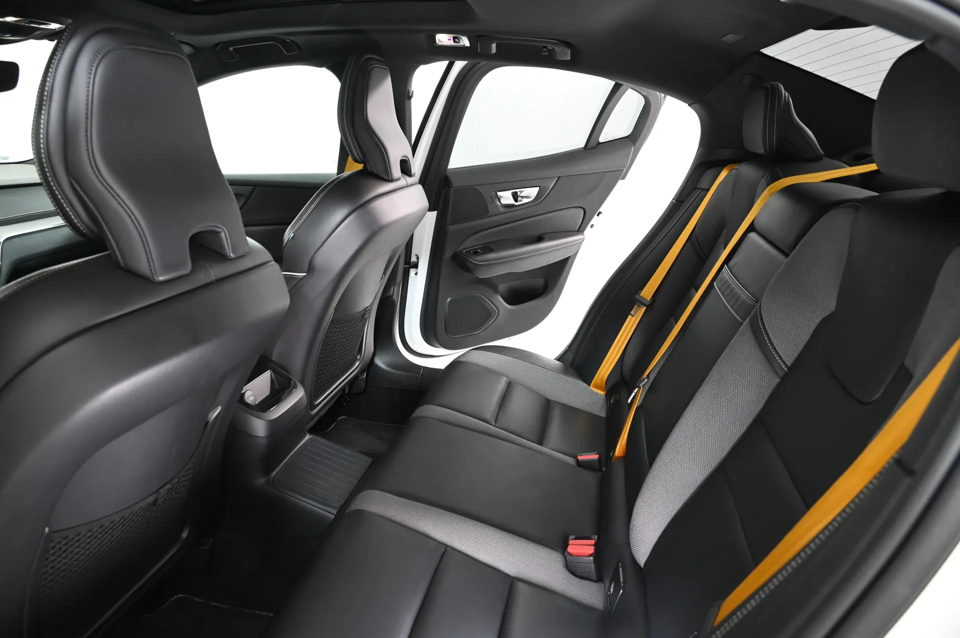Volvo S60 2.0 T8 PHEV Polestar AWD 29