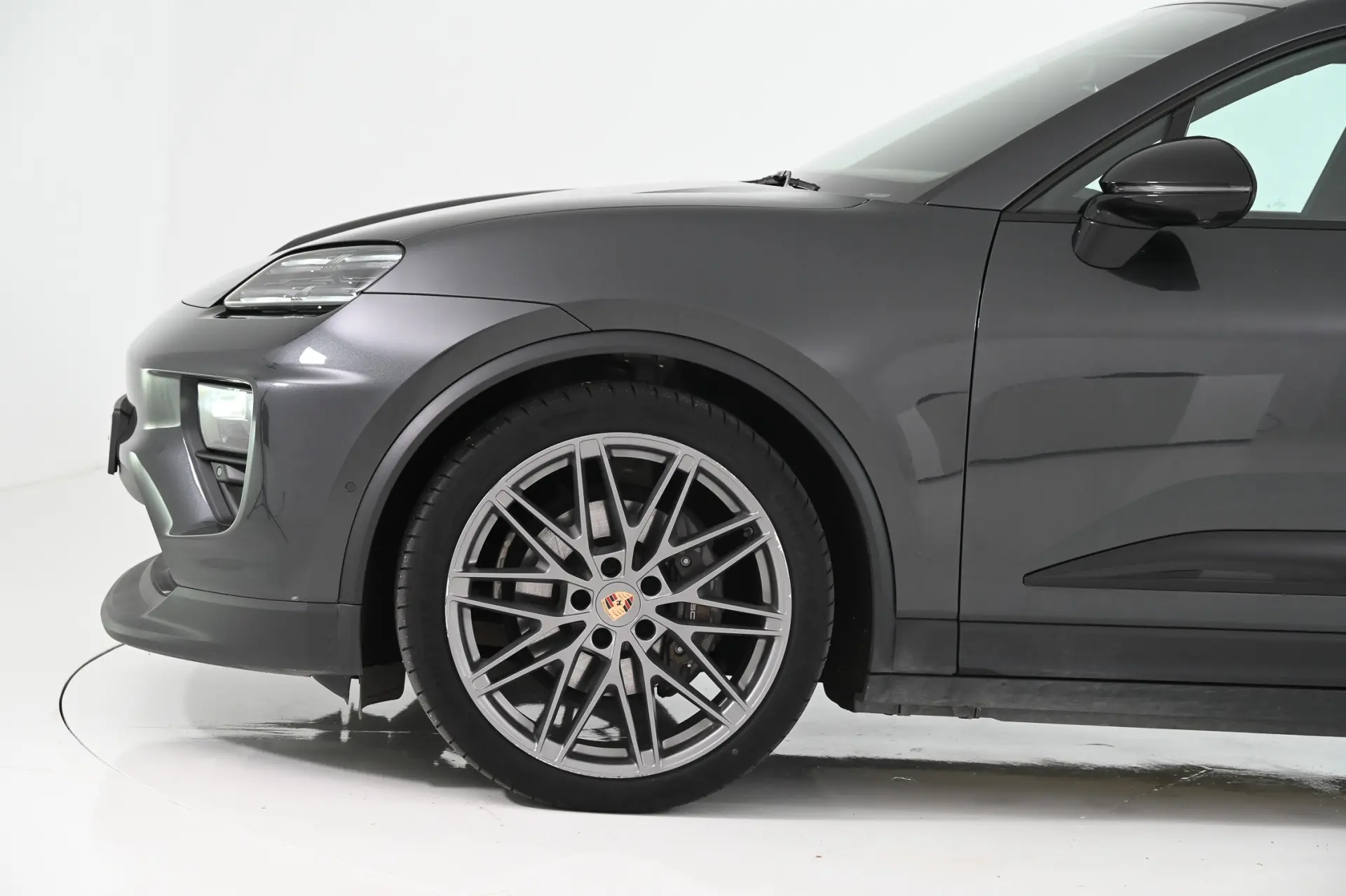 Porsche Macan Electric 4 10