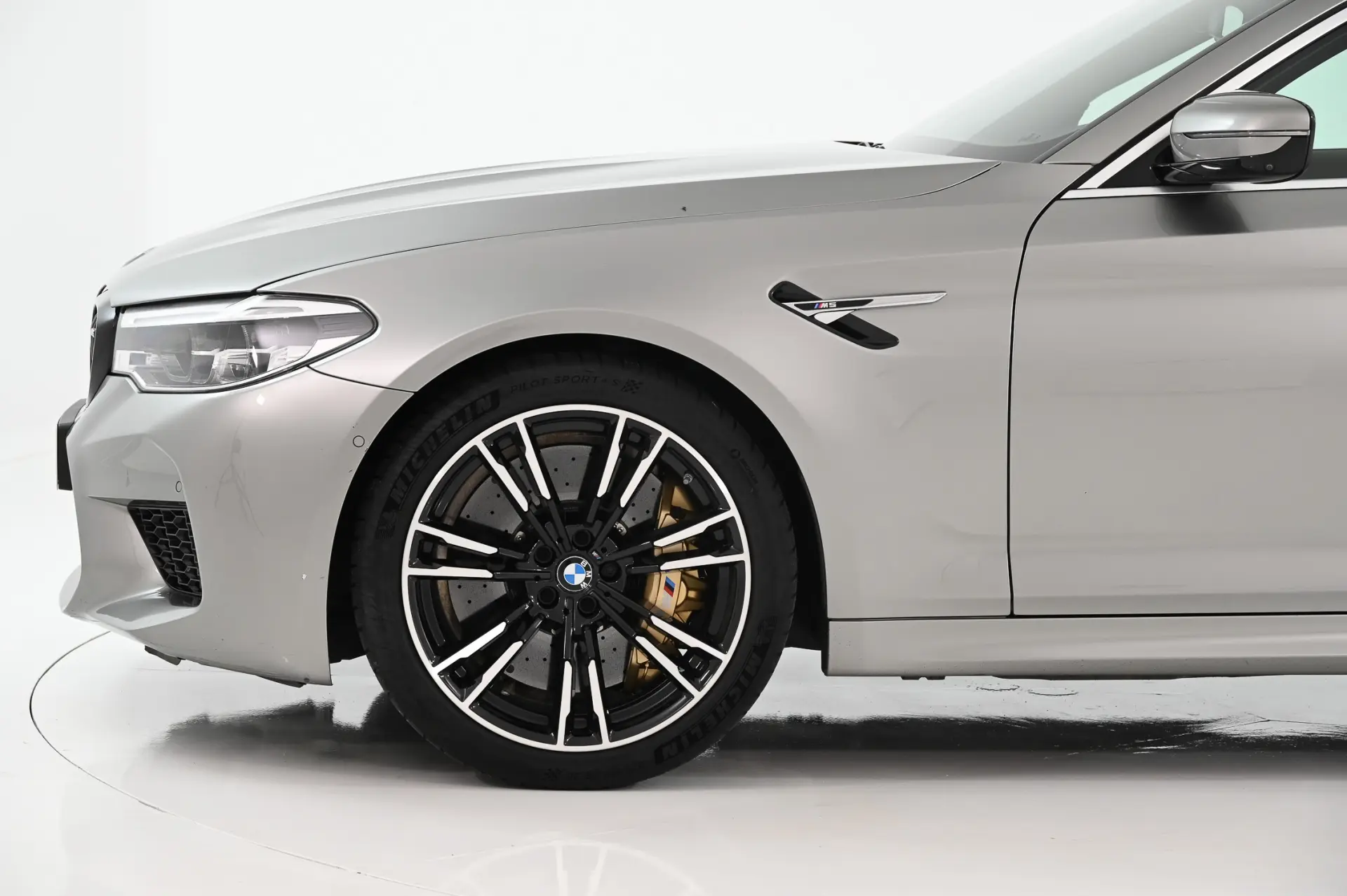 BMW M5 Standard 17