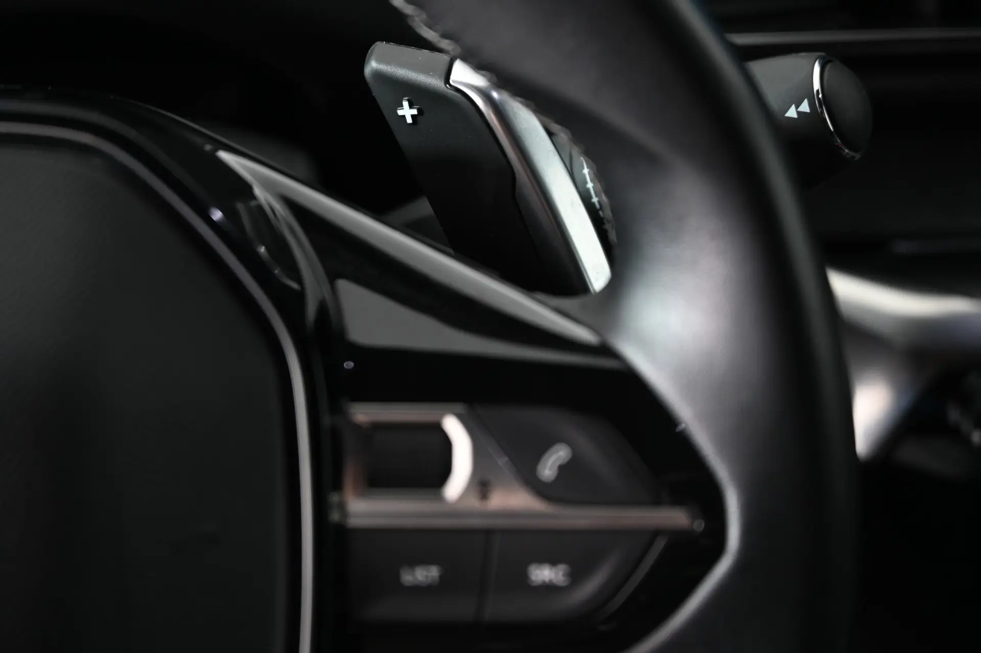 Peugeot 3008 1.2 PureTech Allure Pack EAT8 23