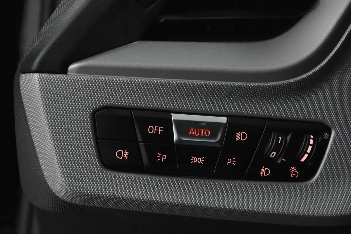 BMW 116 i Advantage 12